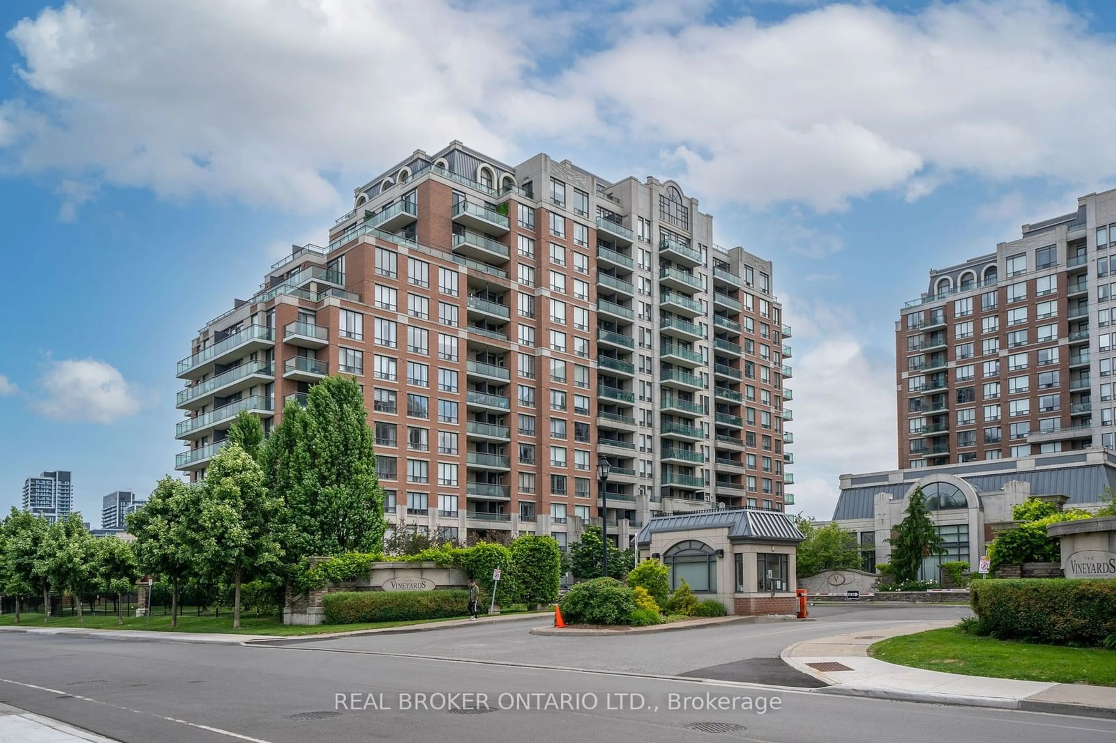 A pic from exterior of the house or condo for 310 Red Maple Rd #706, Richmond Hill Ontario L4C 0T7