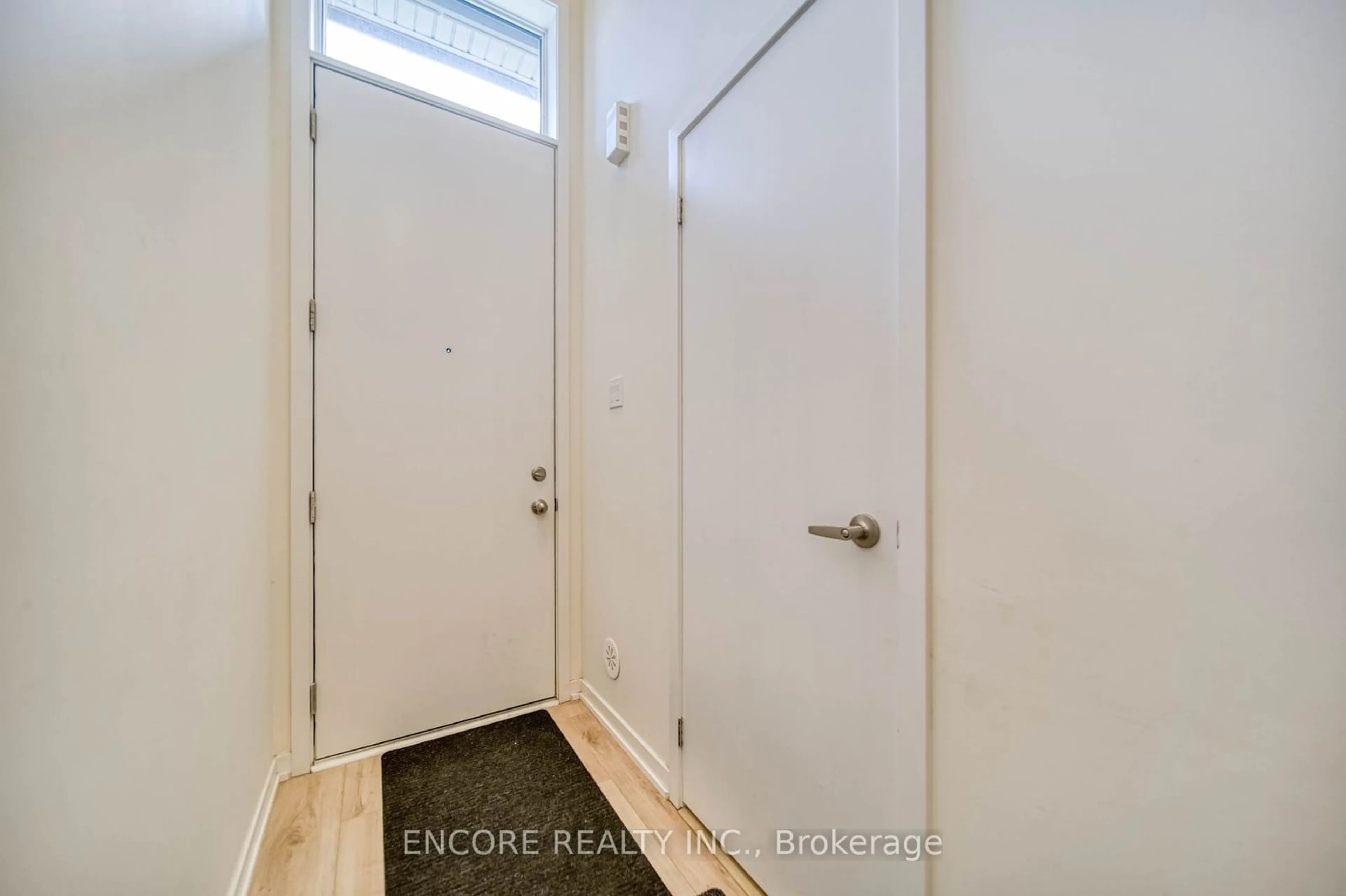 Indoor entryway for 120 Rattenbury Rd, Vaughan Ontario L6A 5C6