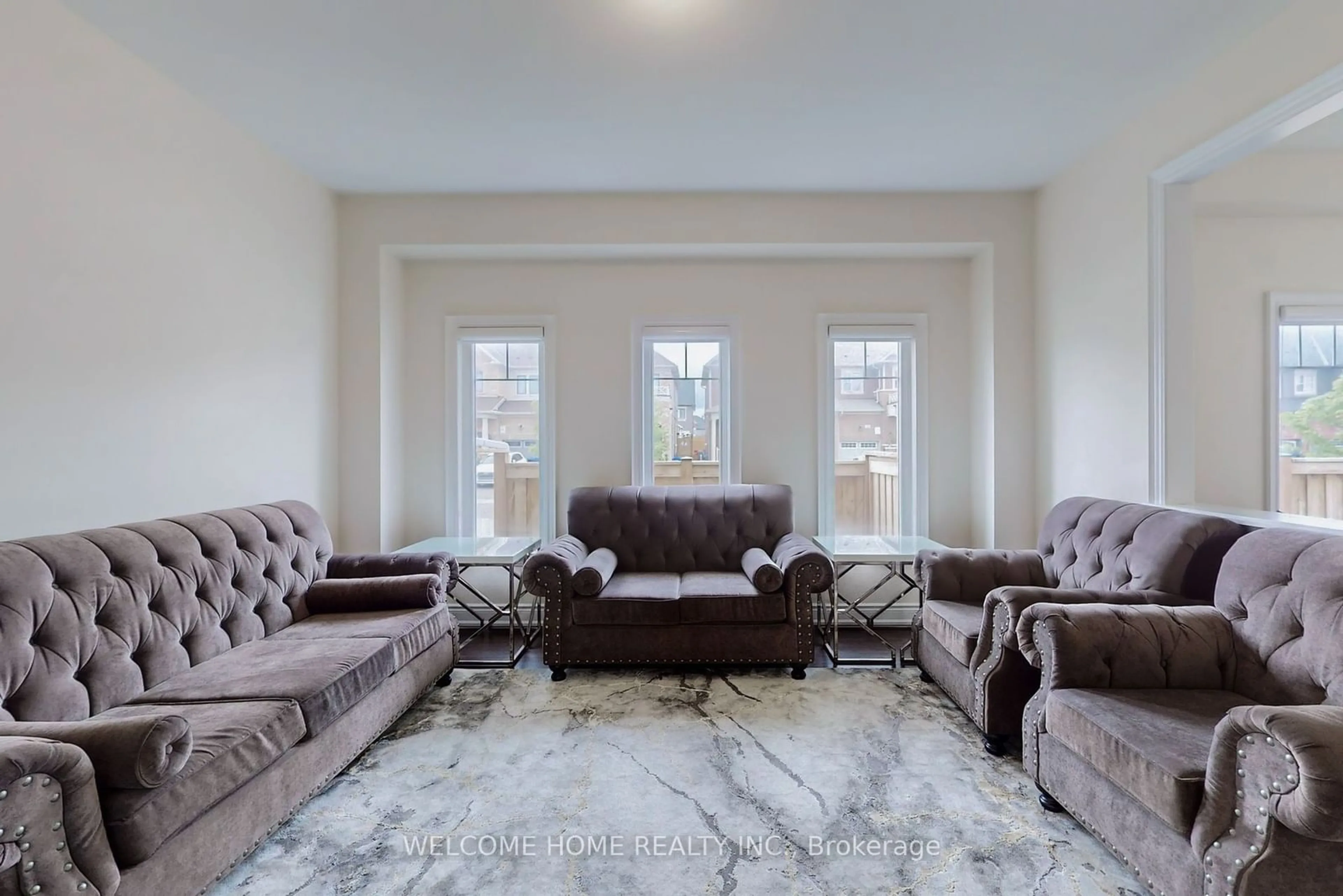 Living room for 63 Arnold Cres, New Tecumseth Ontario L9R 0T6