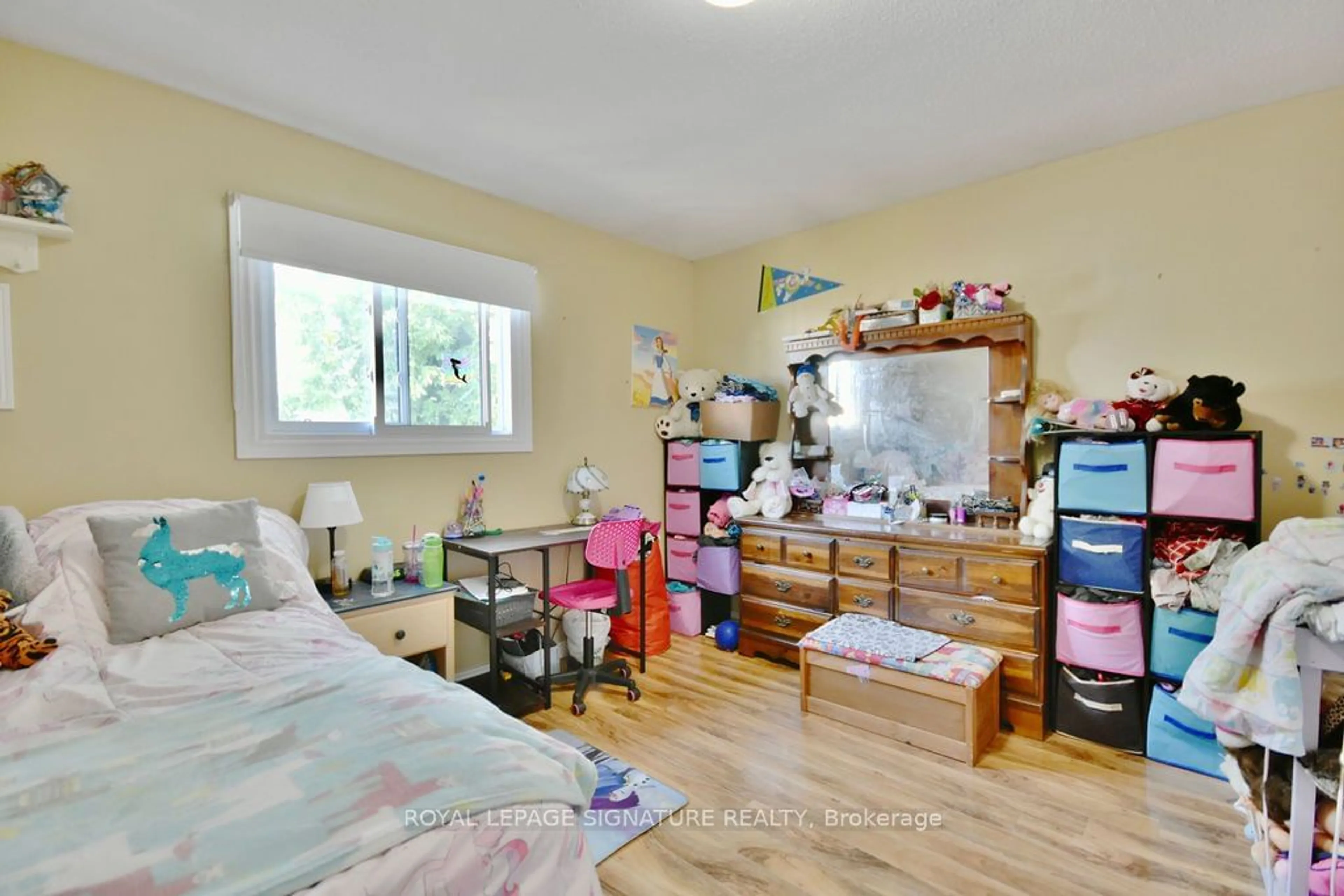 A pic of a room for 27 Sandy Lane, Essa Ontario L3W 0J6