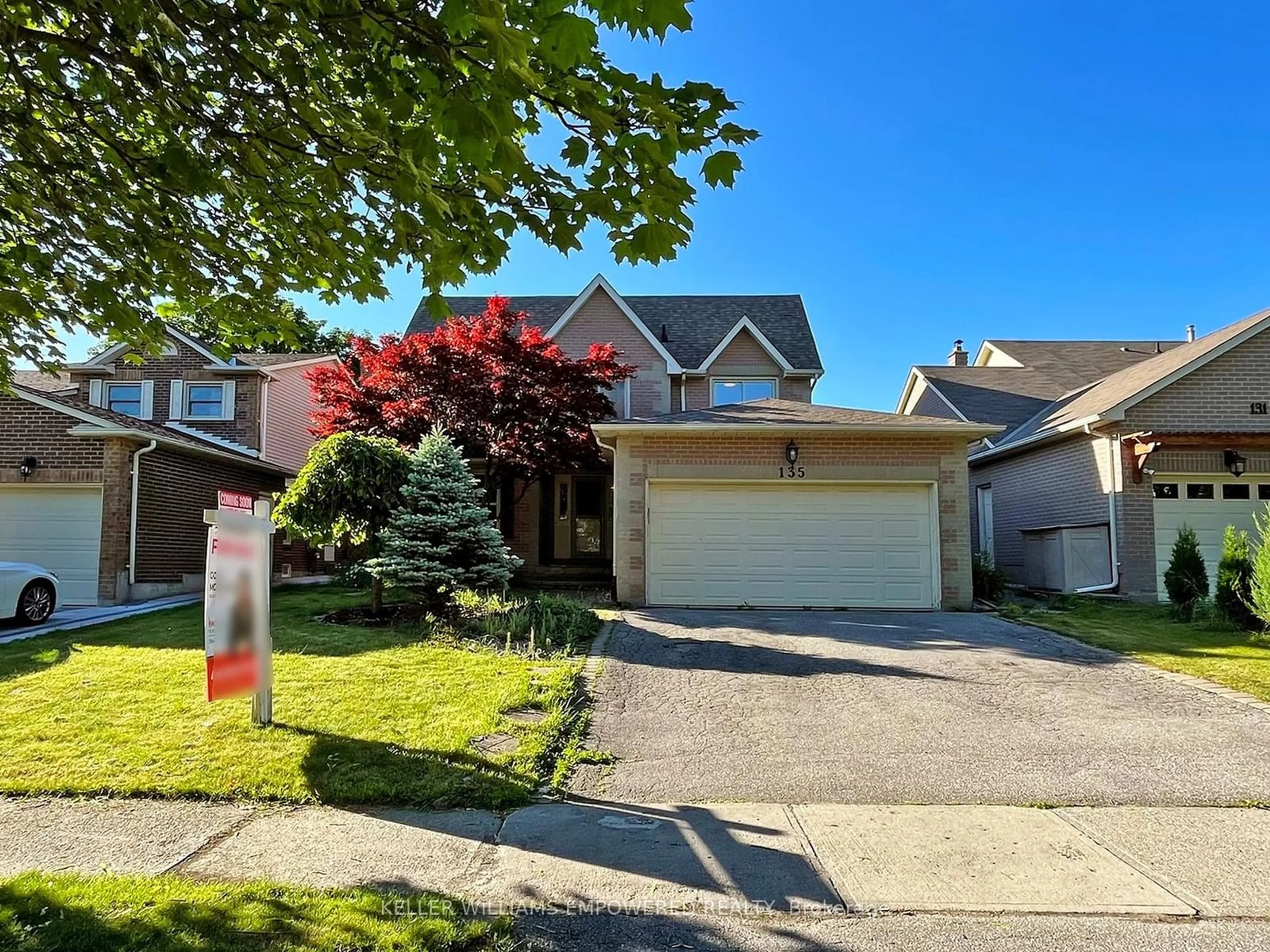 Frontside or backside of a home for 135 Glenway Circ, Newmarket Ontario L3Y 7S3