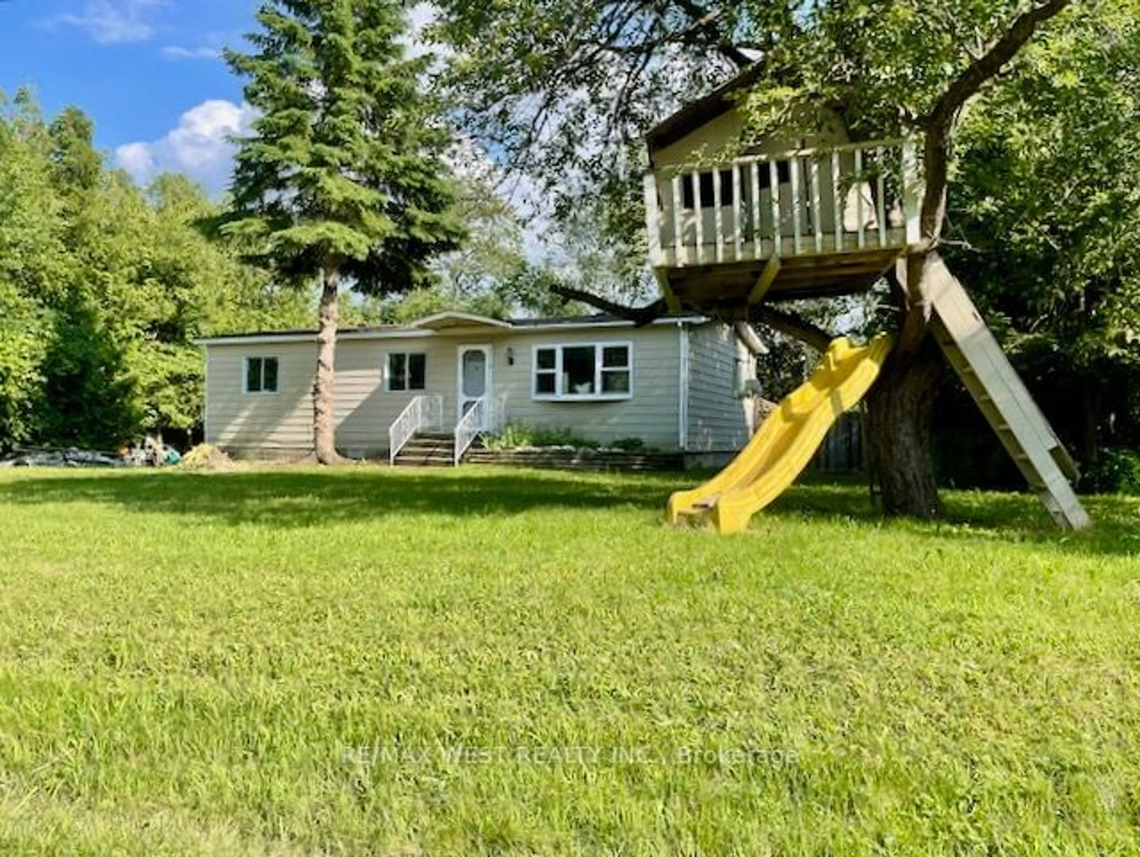 Cottage for 1081 Fern Rd, Innisfil Ontario L0L 1C0