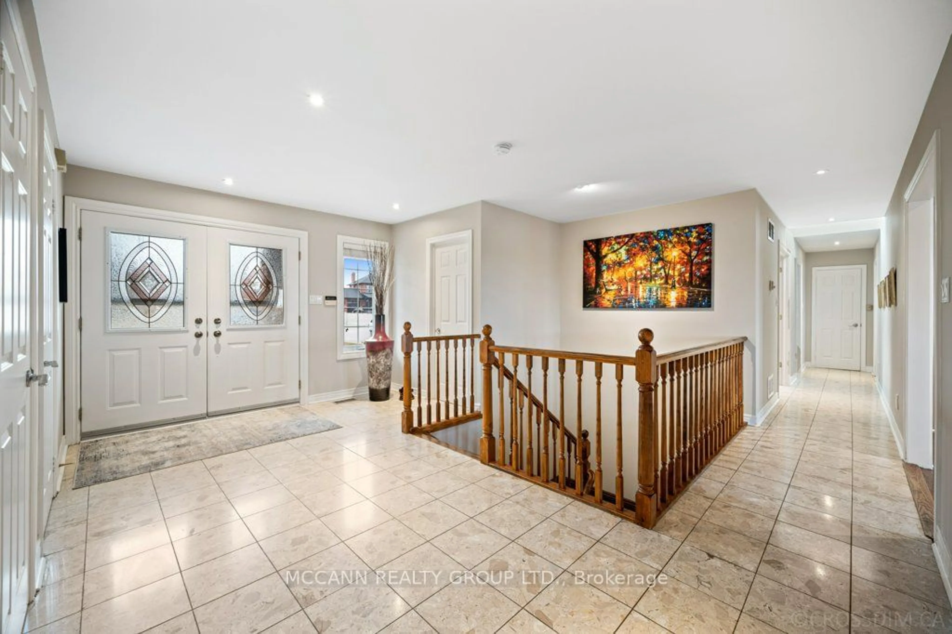 Indoor entryway, wood floors for 9 Brownlee Dr, Bradford West Gwillimbury Ontario L3Z 2K4