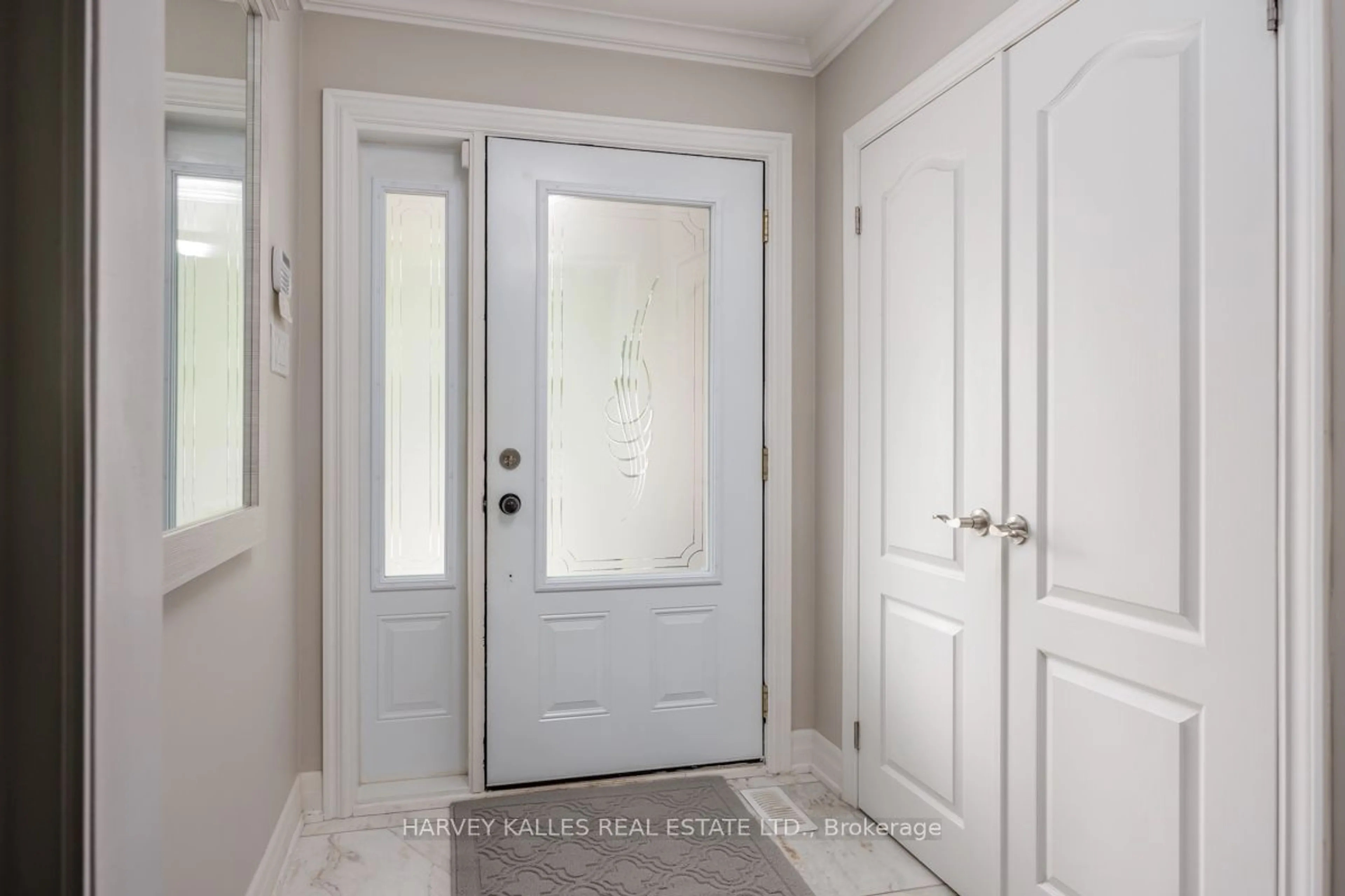 Indoor entryway for 59 Cynthia Cres, Richmond Hill Ontario L4E 2R1