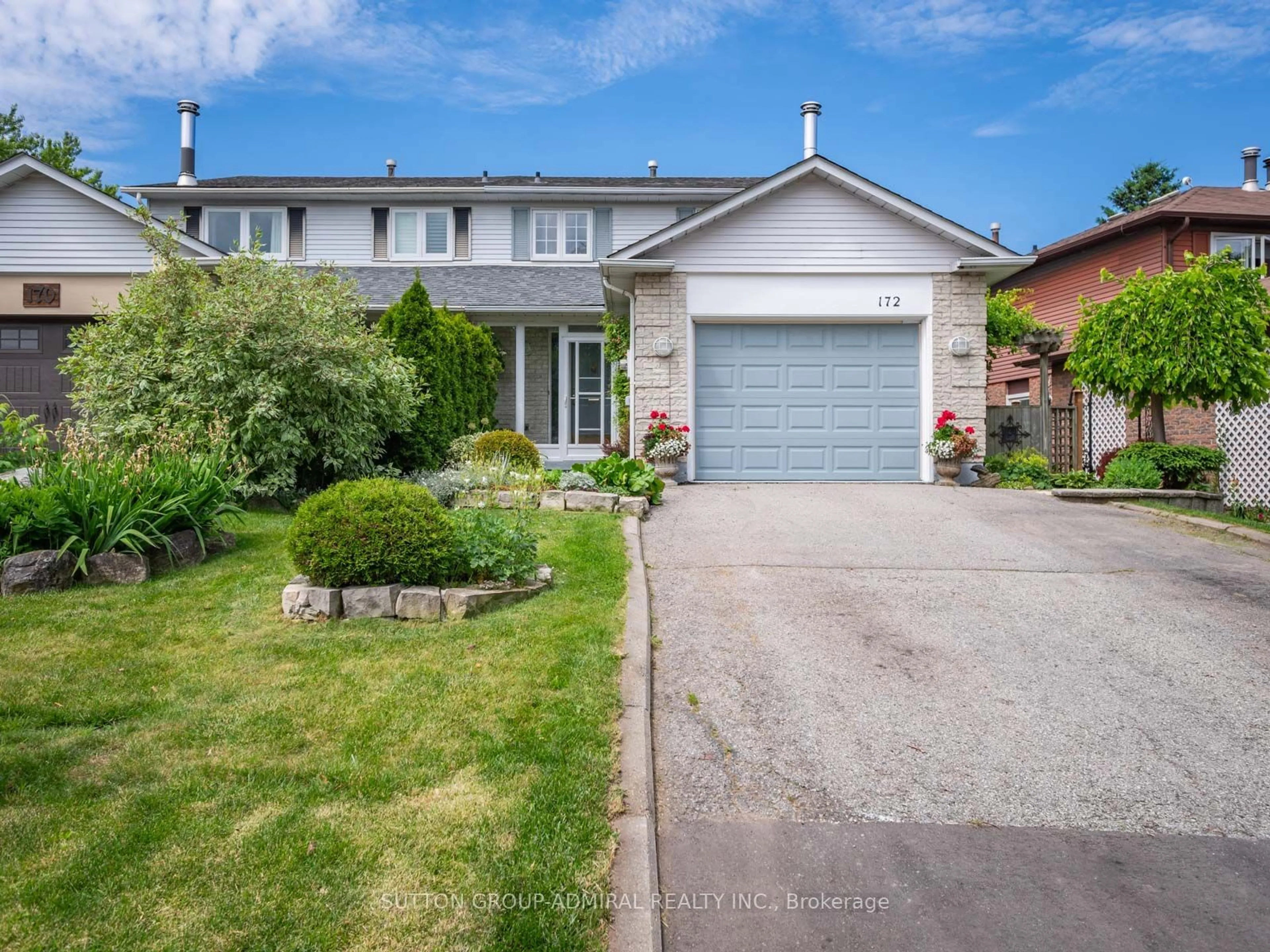 Frontside or backside of a home for 172 Spruce St, Aurora Ontario L4G 3P3