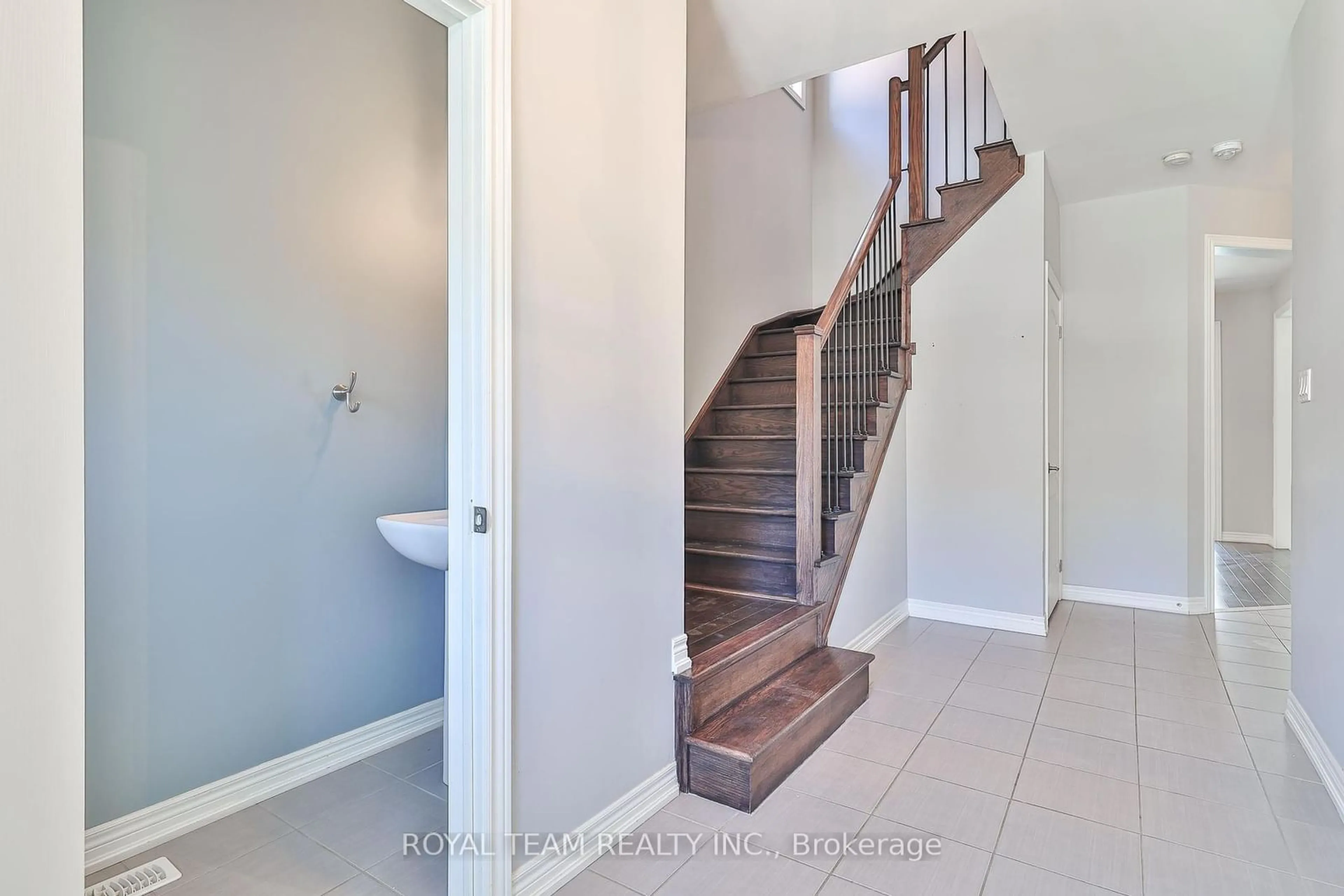 Stairs for 63 Prosser Cres, Georgina Ontario L0E 1R0