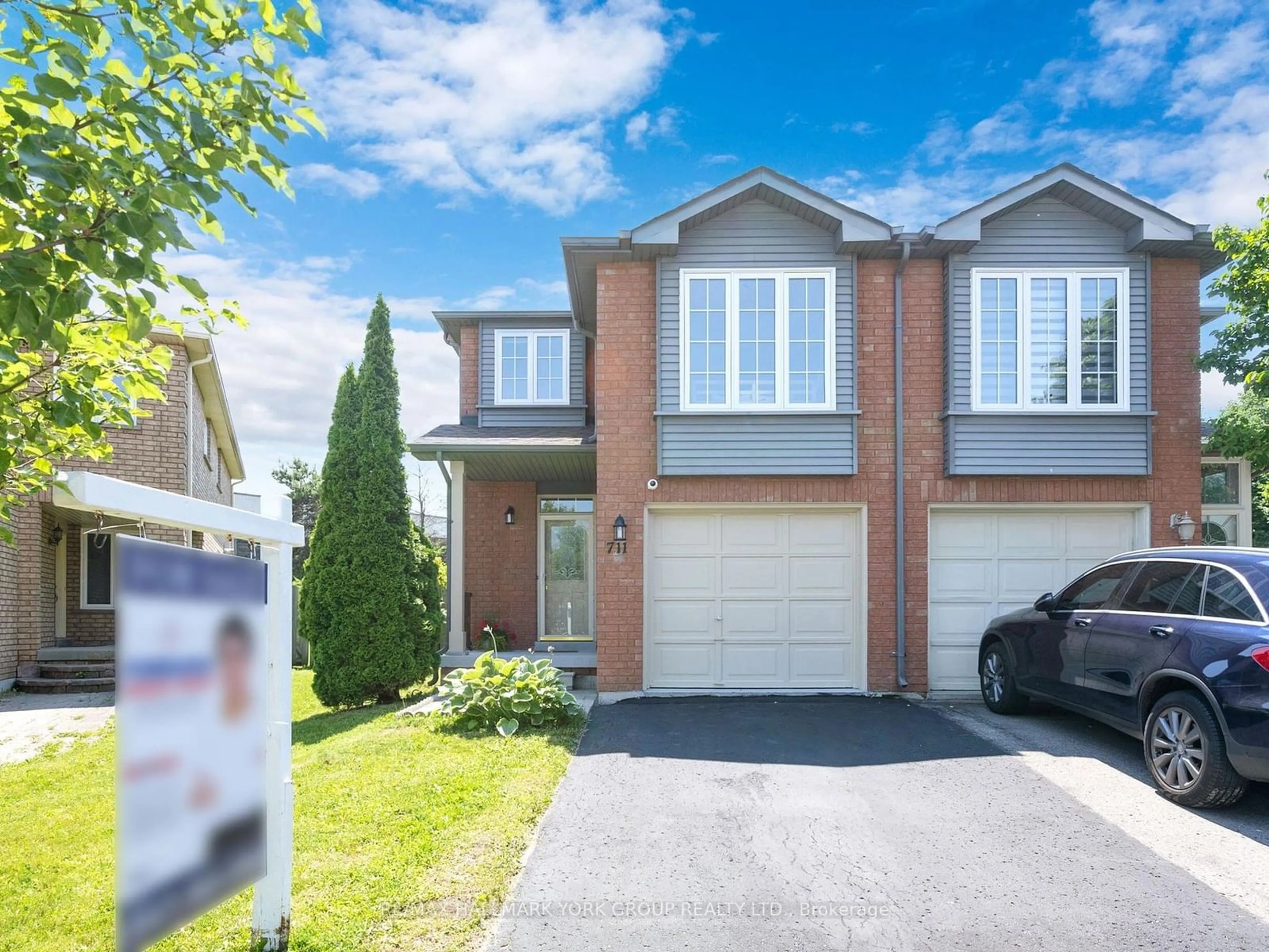 A pic from exterior of the house or condo for 711 Walpole Cres, Newmarket Ontario L3X 2B3