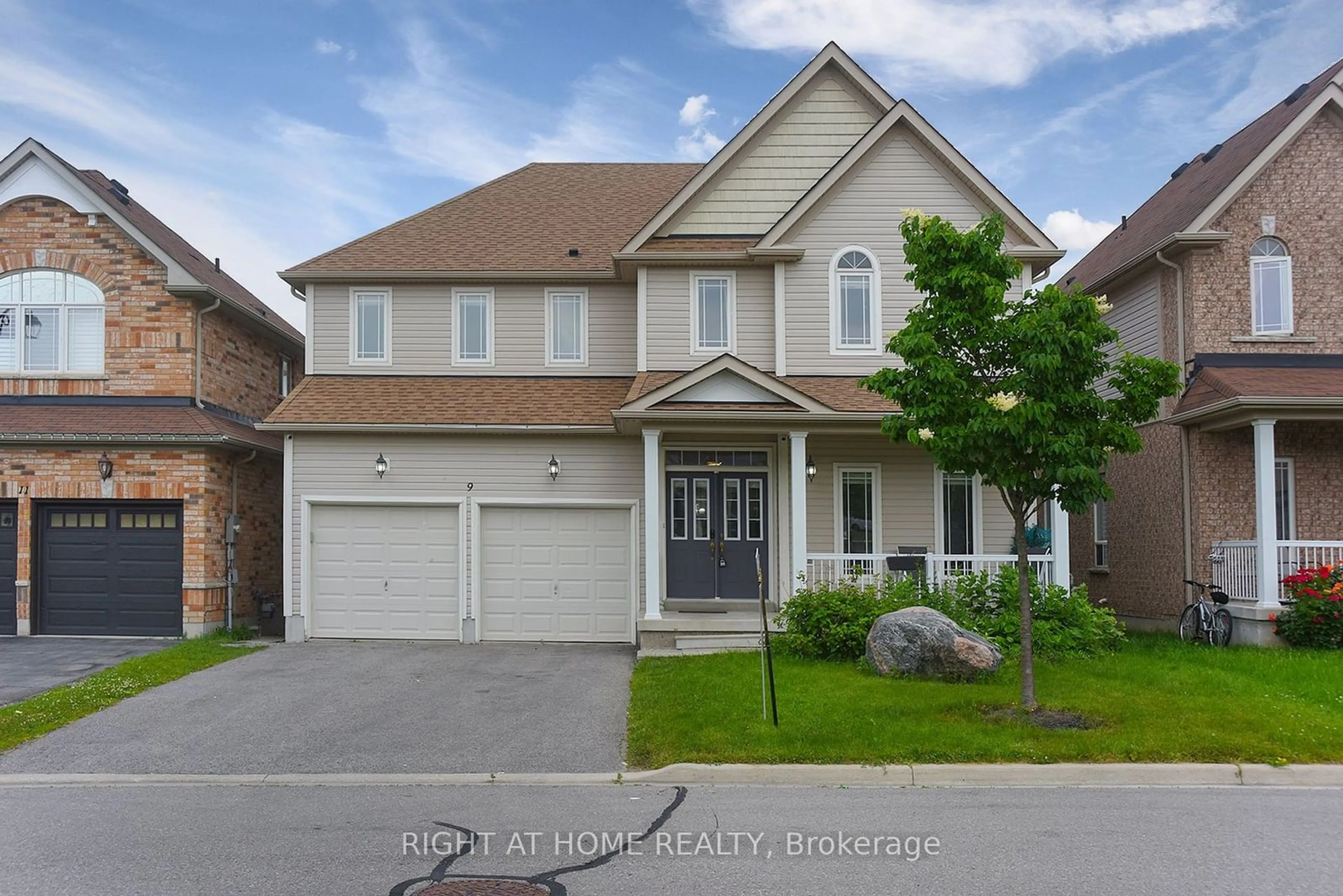 Frontside or backside of a home for 9 Bache Ave, Georgina Ontario L4P 0C5