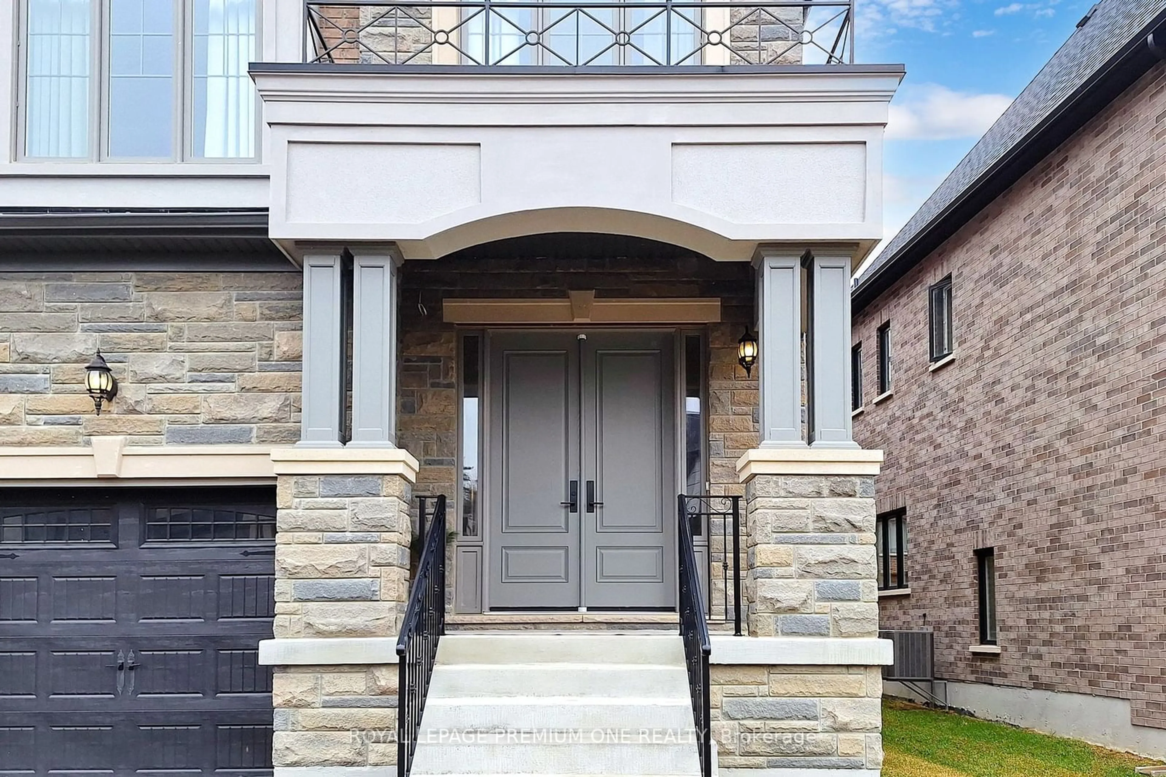 Indoor entryway for 133 Cannes Ave, Vaughan Ontario L4H 5A8