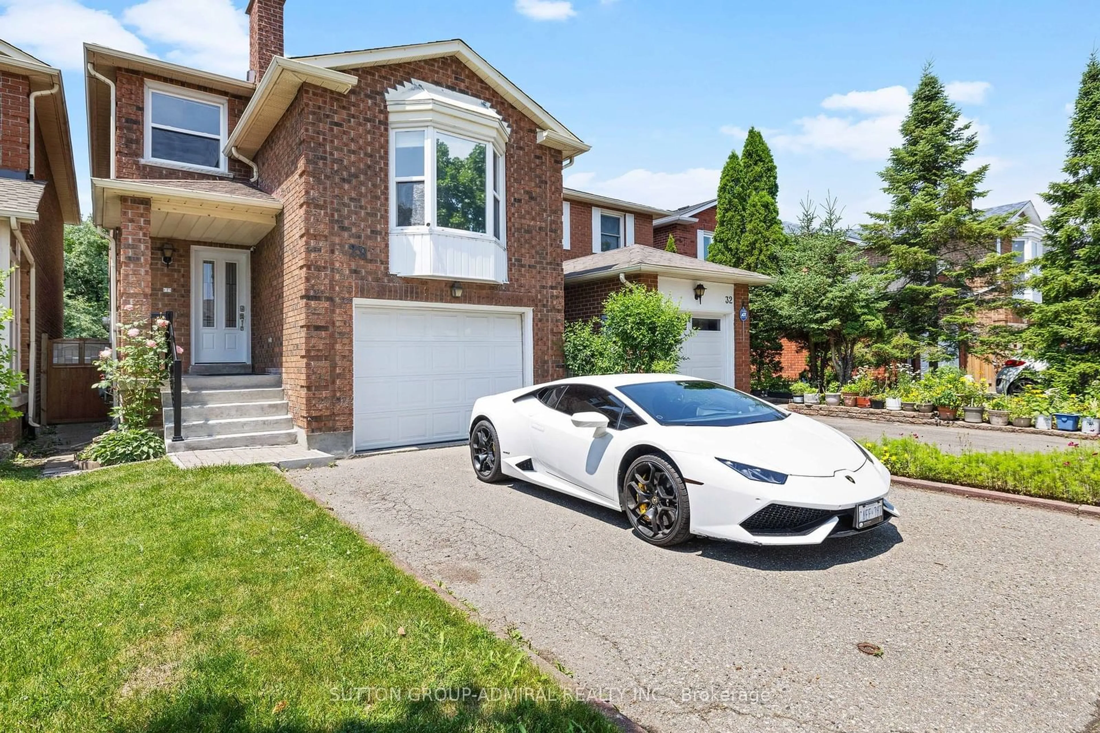 Frontside or backside of a home for 28 White Blvd, Vaughan Ontario L4J 5Z3