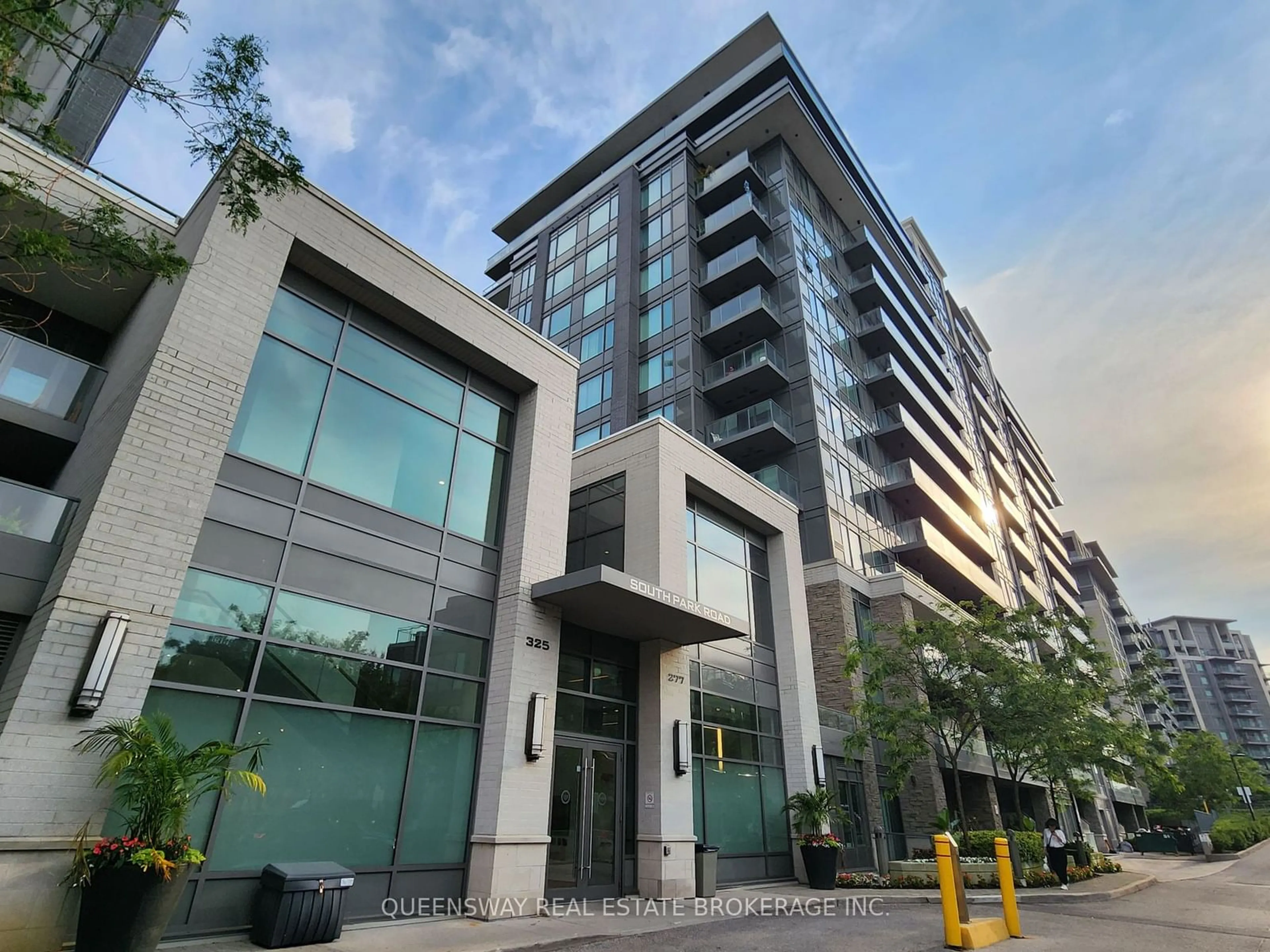 A pic from exterior of the house or condo for 277 South Park Rd #209, Markham Ontario L3T 0B7