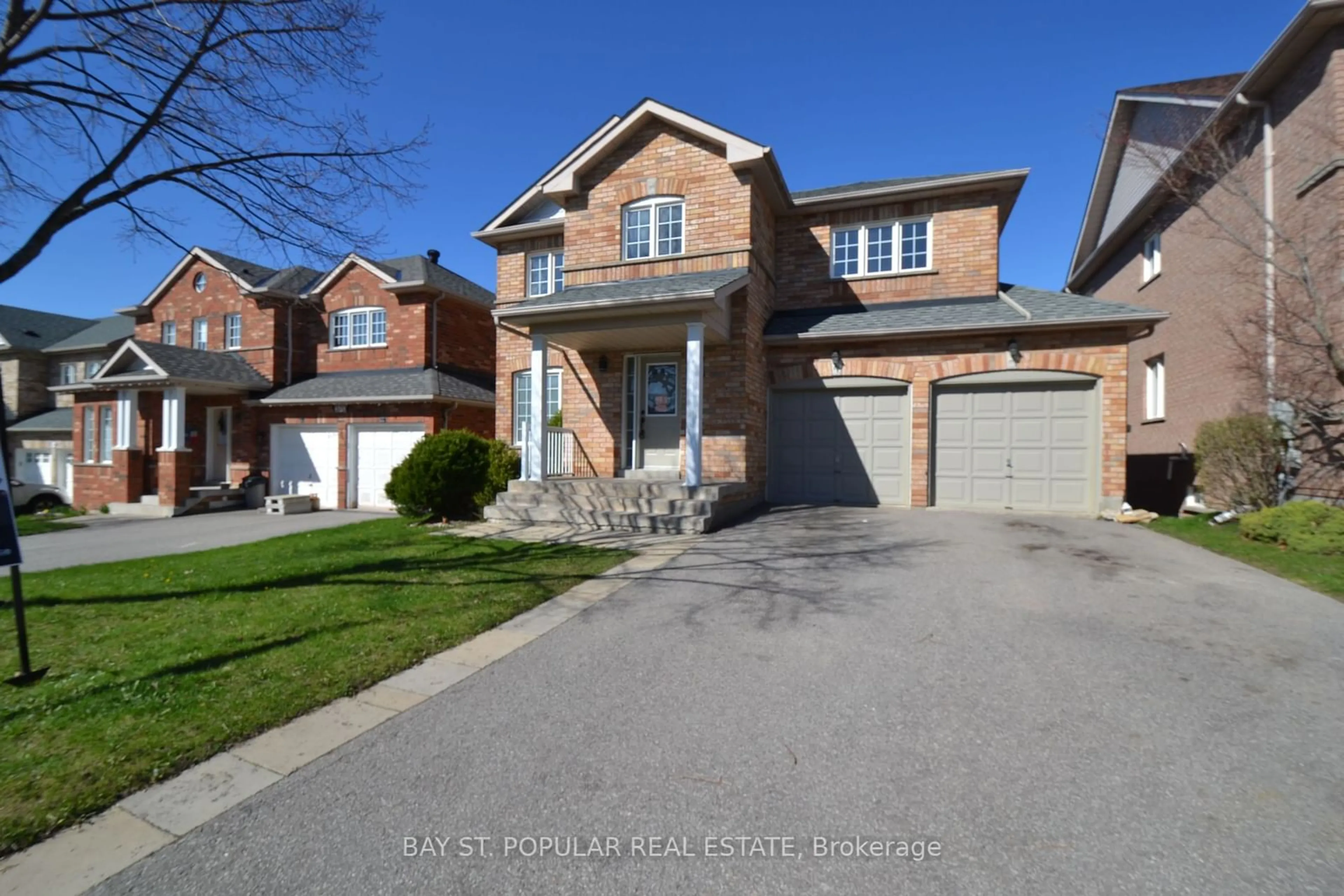 Frontside or backside of a home for 372 Spruce Grove Cres, Newmarket Ontario L3X 2X3
