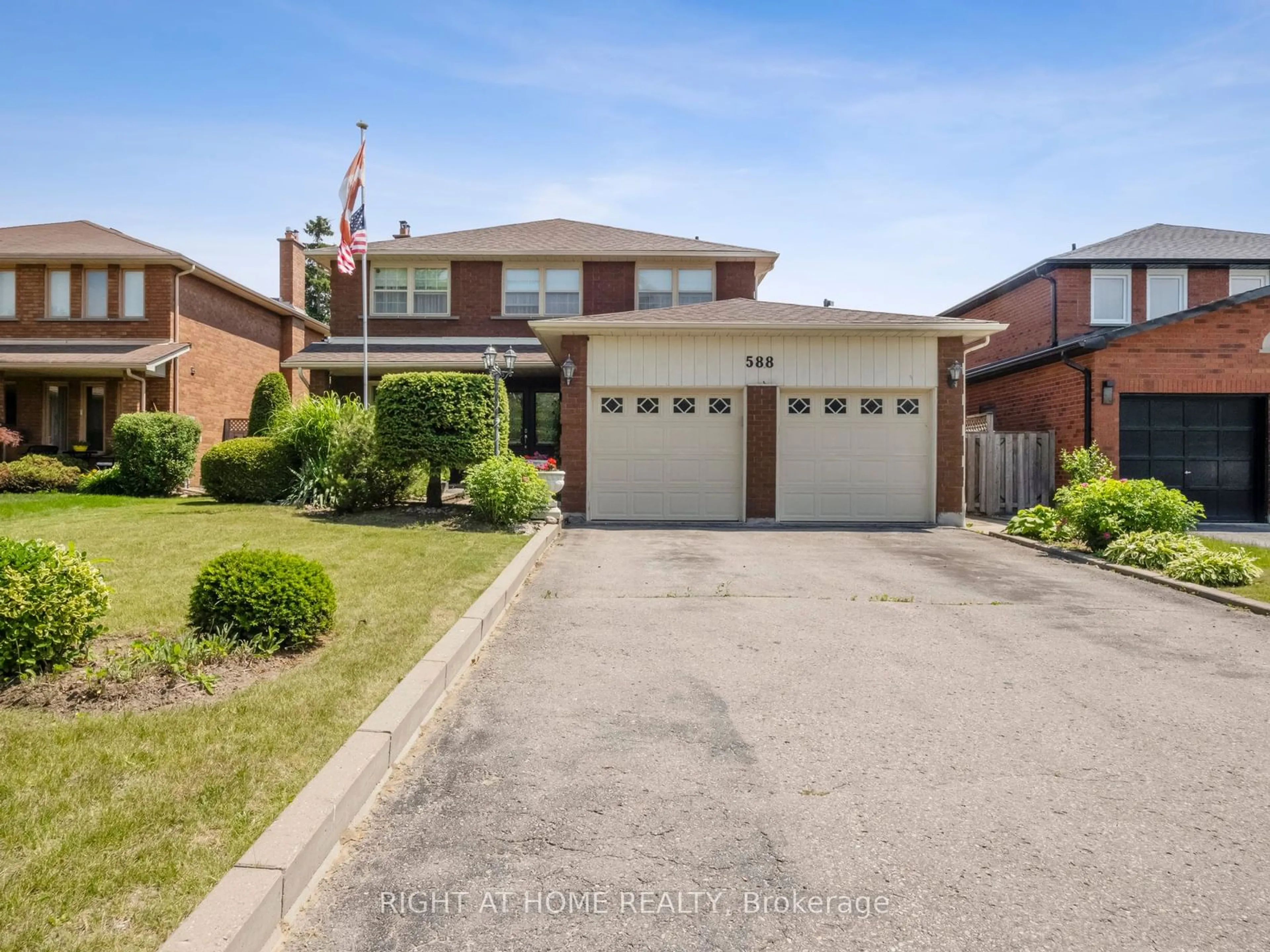 Frontside or backside of a home for 588 Millard St, Whitchurch-Stouffville Ontario L4A 7Y4