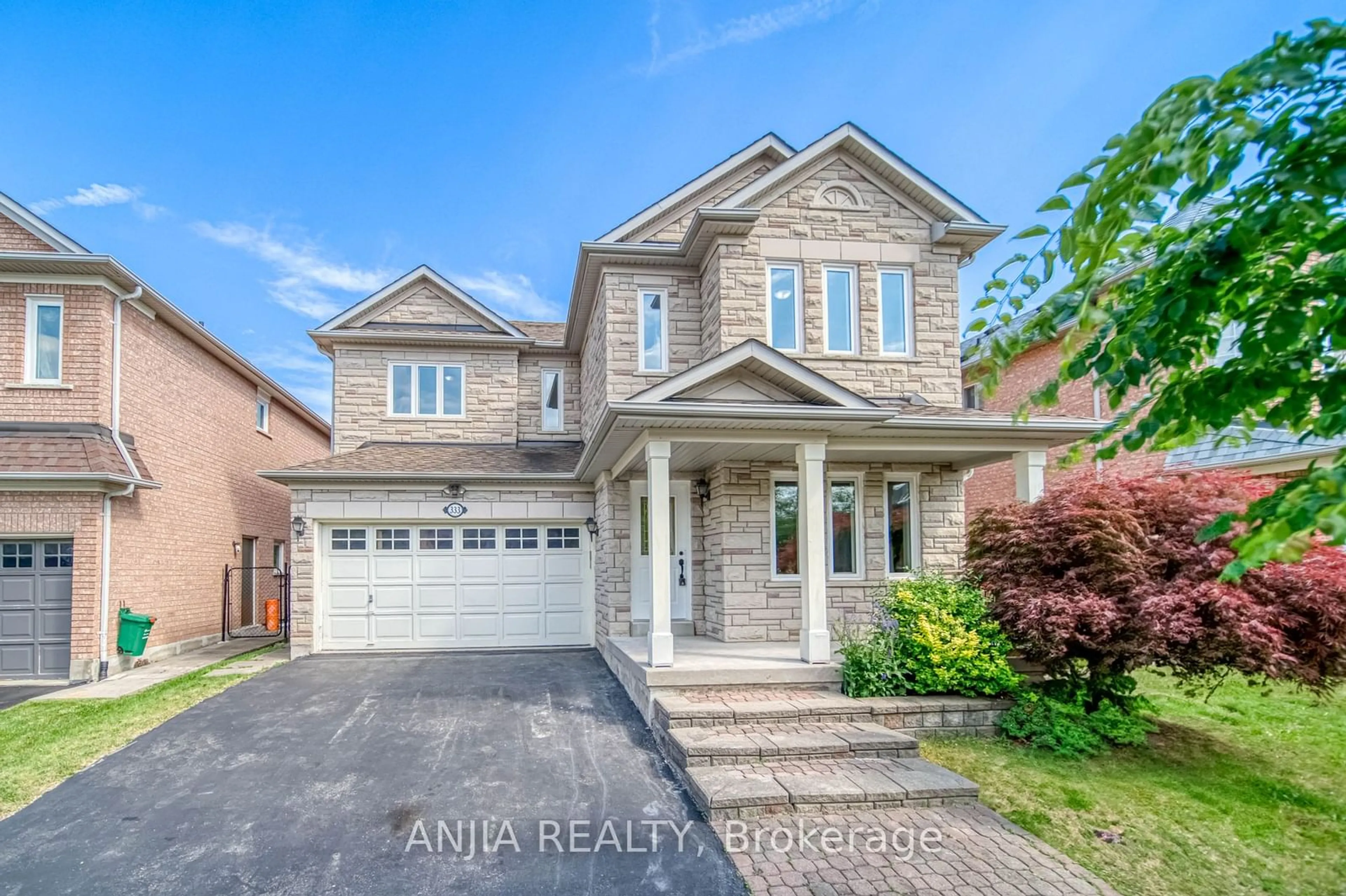 Frontside or backside of a home for 333 Castan Ave, Markham Ontario L3R 4S3