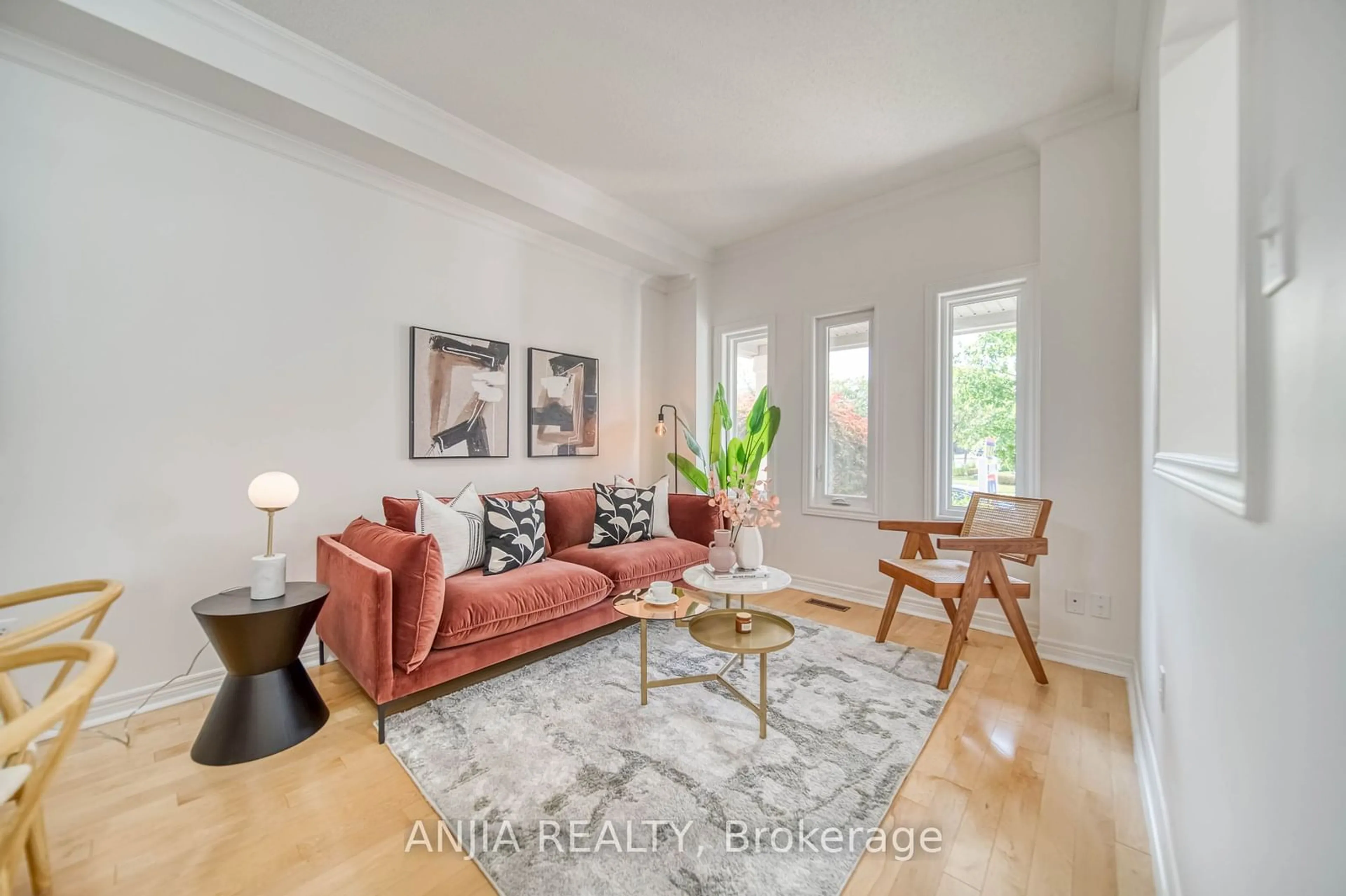 Living room for 333 Castan Ave, Markham Ontario L3R 4S3