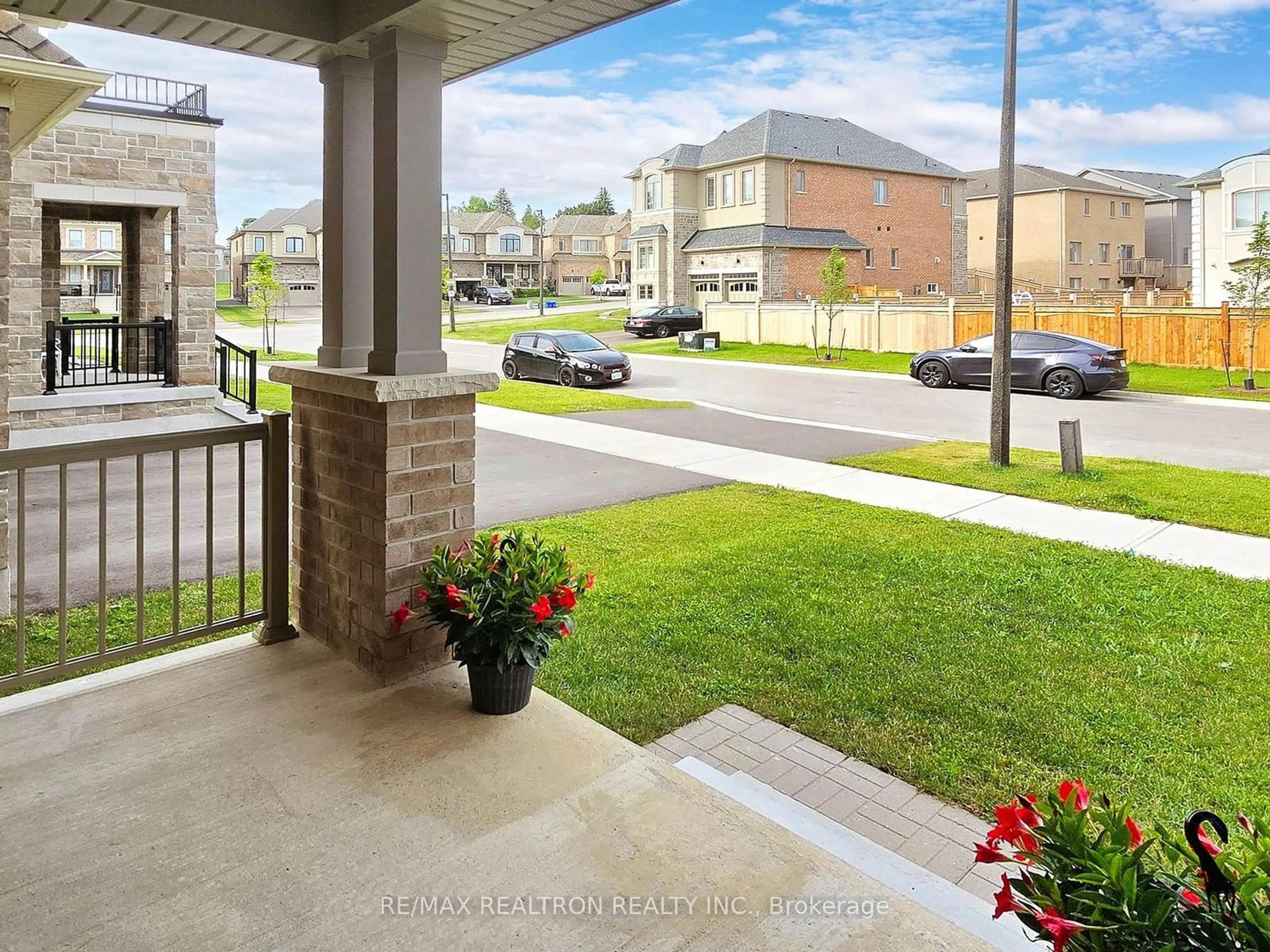 Patio for 5 Pietrowski Dr, Georgina Ontario L4P 0J7