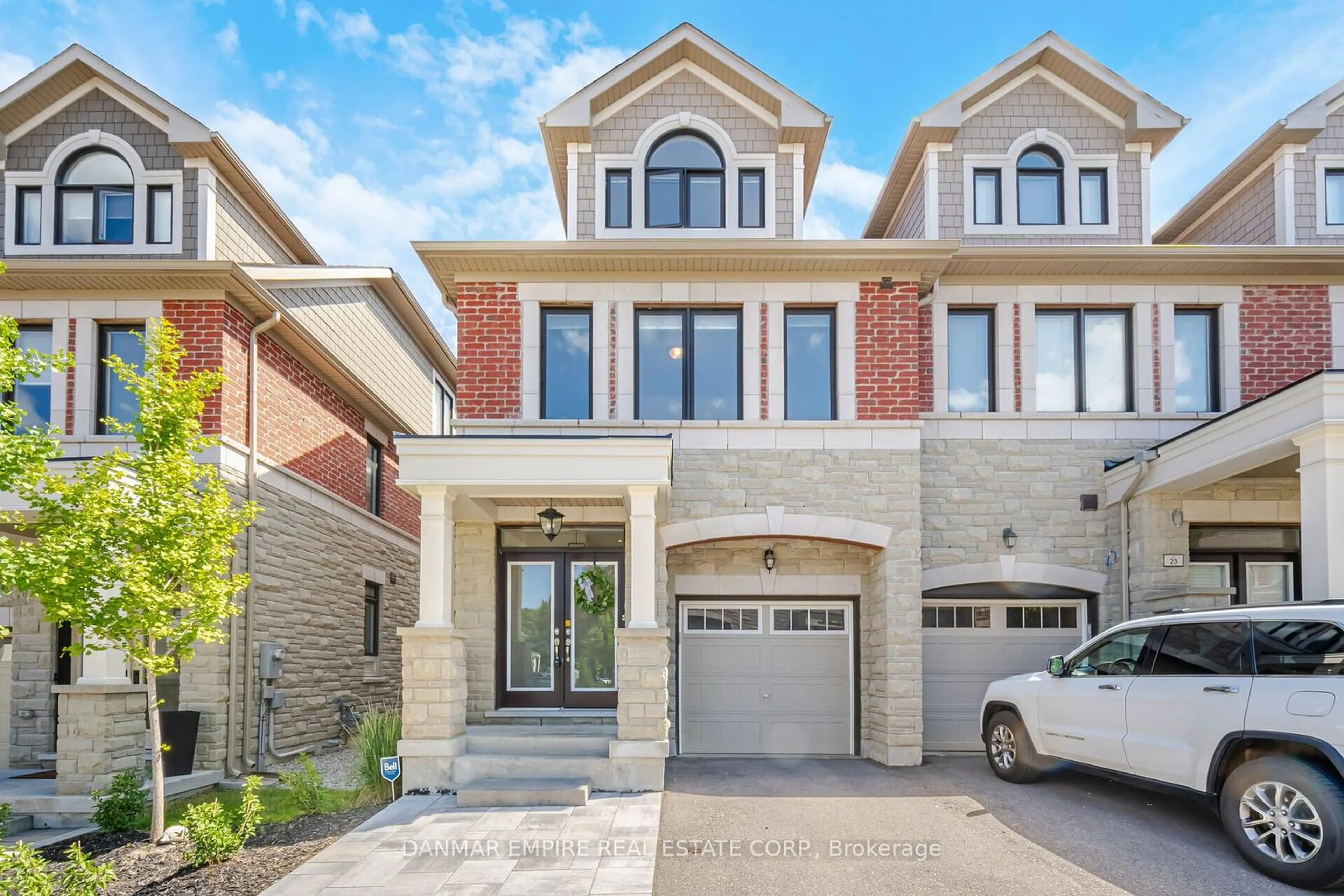 Home with brick exterior material for 27 Hiawatha Crt, Vaughan Ontario L4L 0J2