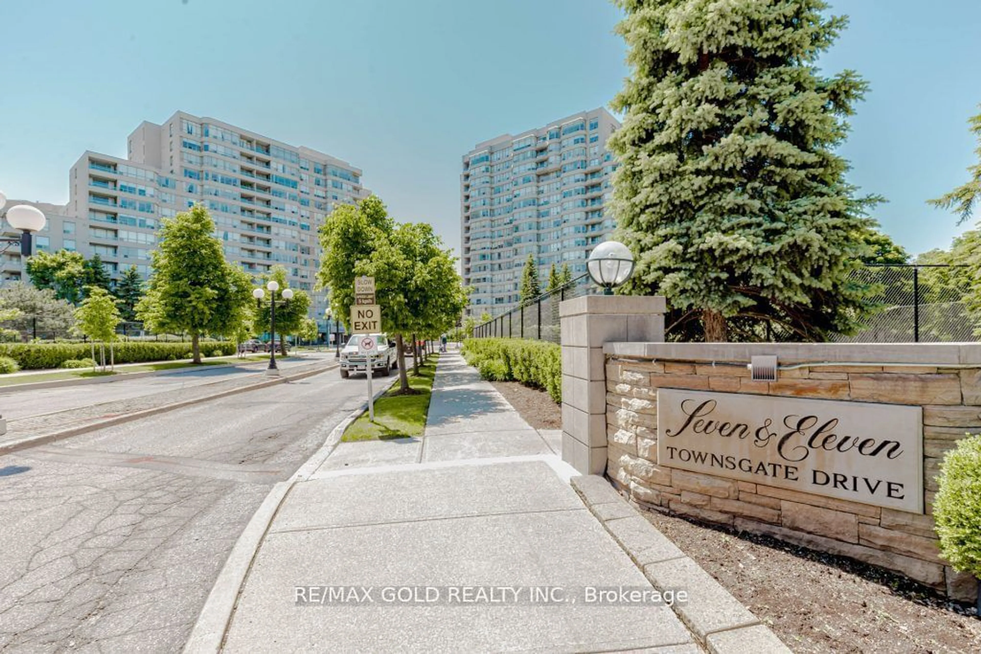 A pic from exterior of the house or condo for 7 Townsgate Dr #802, Vaughan Ontario L4J 7Z9