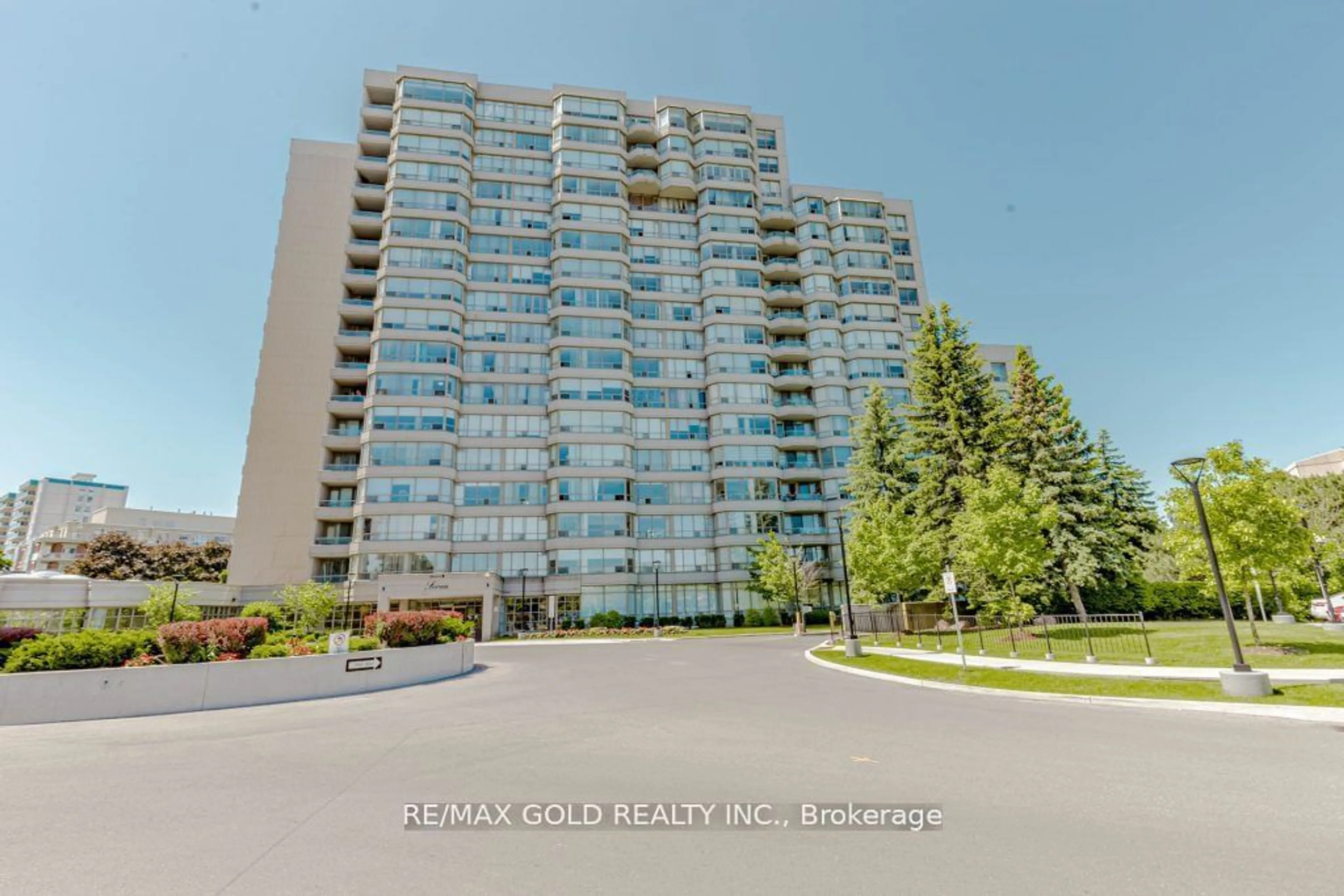 A pic from exterior of the house or condo for 7 Townsgate Dr #802, Vaughan Ontario L4J 7Z9