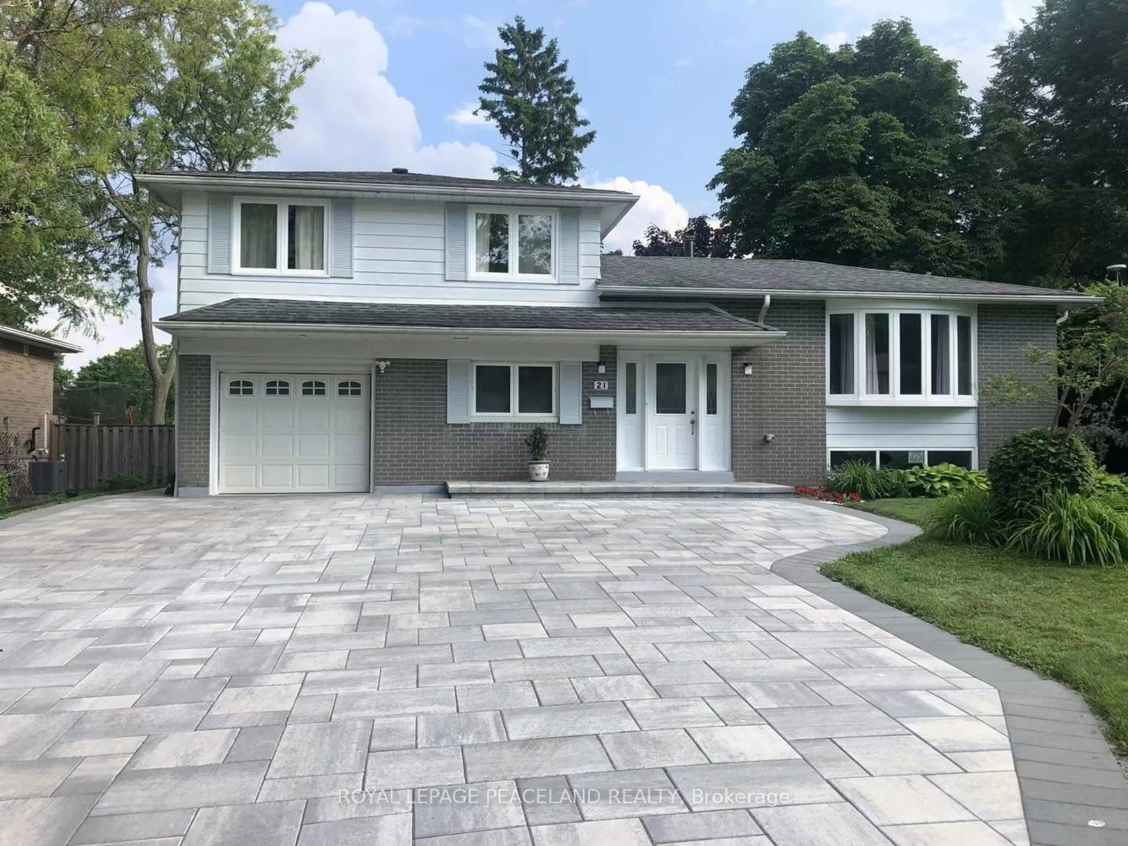 Frontside or backside of a home for 21 Hill Dr, Aurora Ontario L4G 3A7