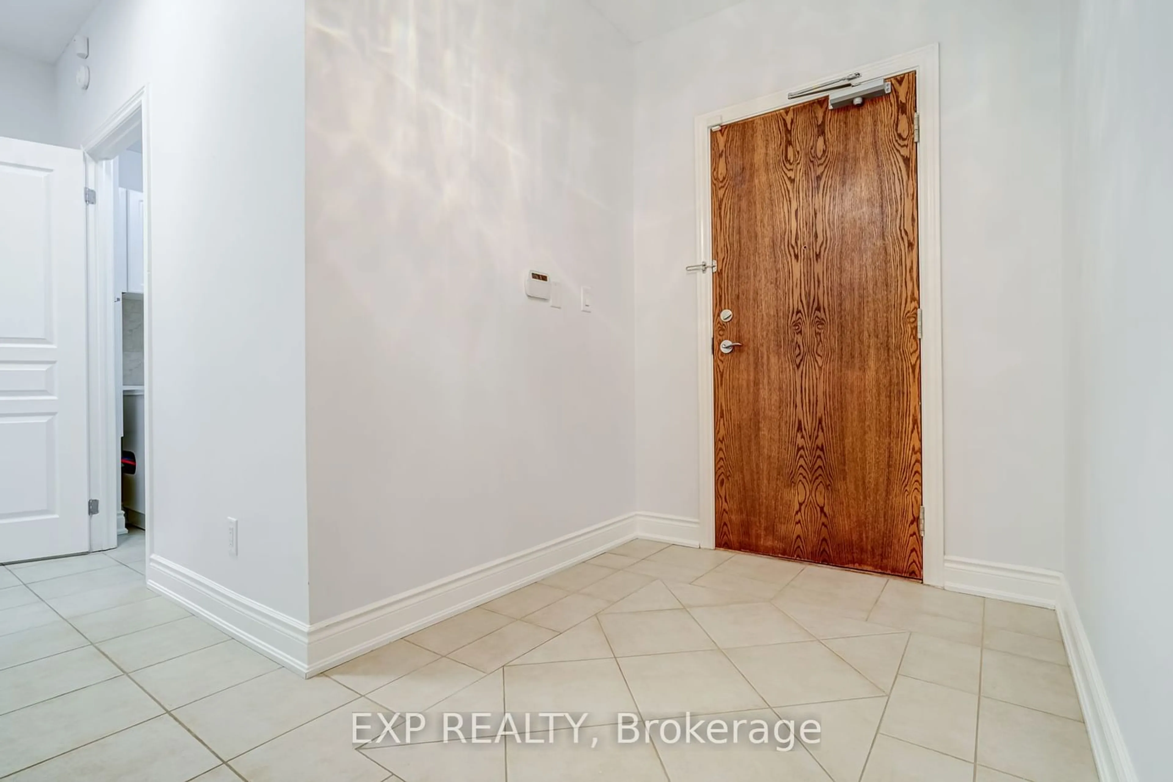 Indoor entryway for 9901 Keele St #108, Vaughan Ontario L6A 0A1