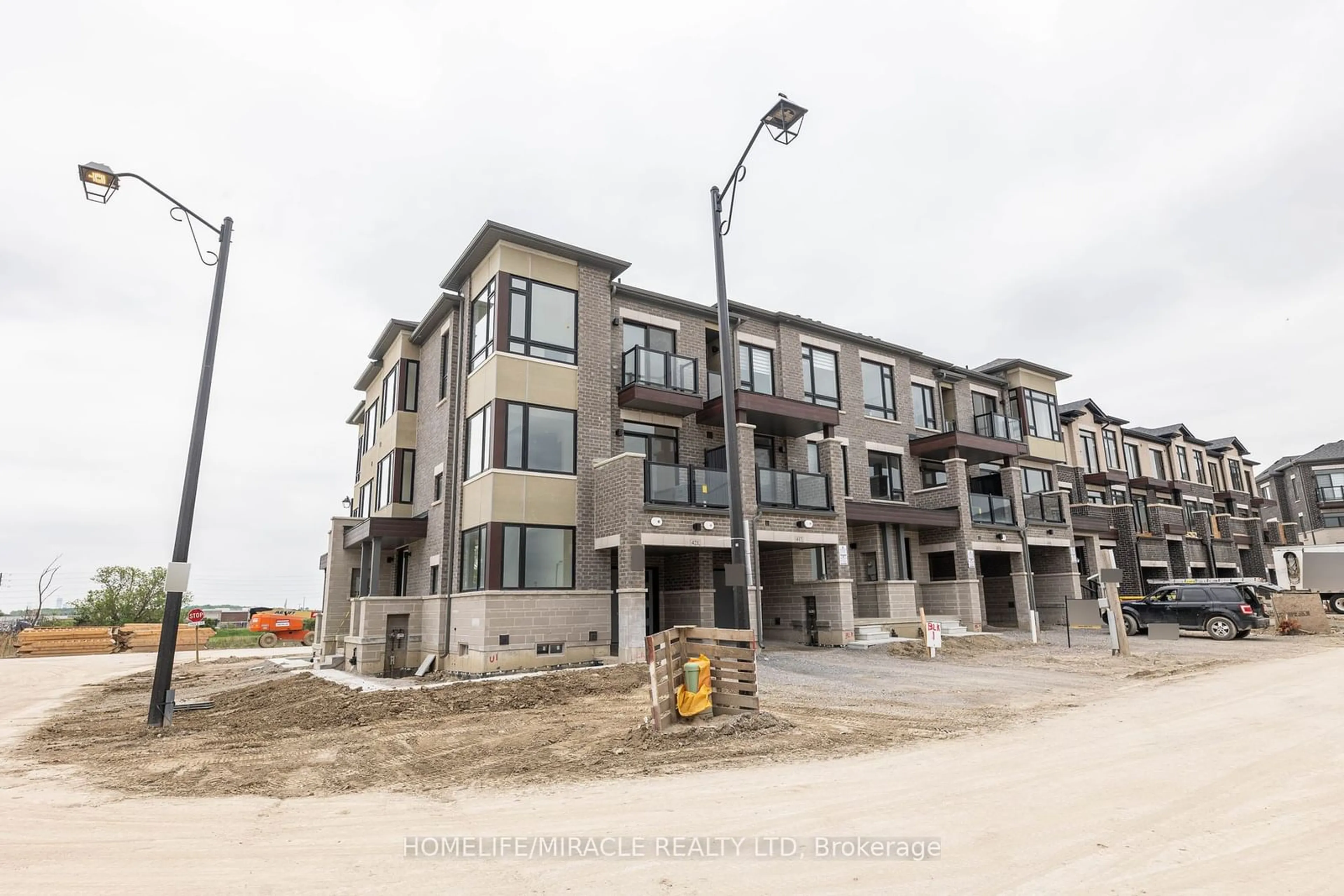 A pic from exterior of the house or condo for 413 Tenant Circ, Vaughan Ontario L4H 0W2