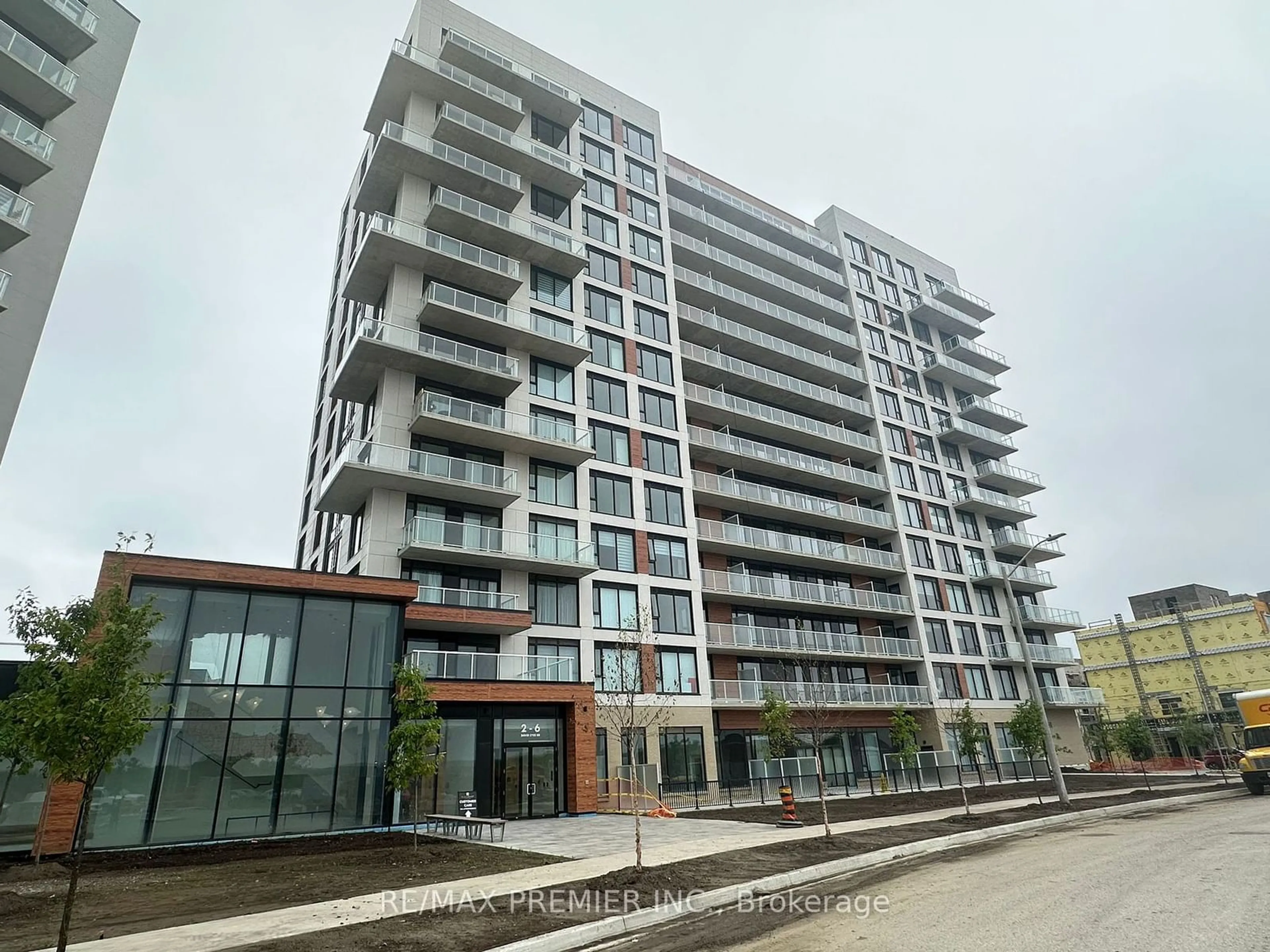A pic from exterior of the house or condo for 2 David Eyer Rd #1425, Richmond Hill Ontario L4S 0N6