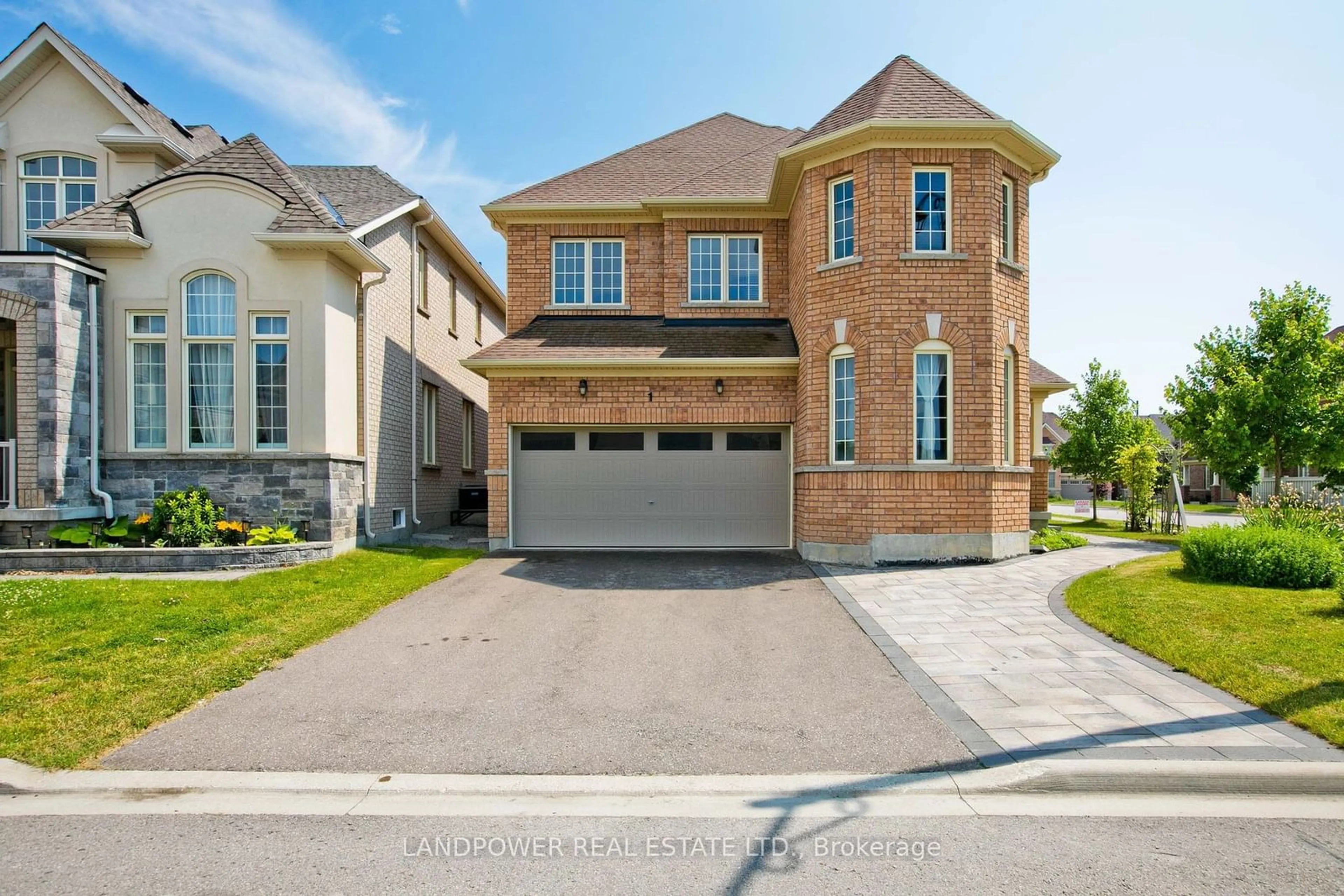 Frontside or backside of a home for 1 Mondial Cres, East Gwillimbury Ontario L9N 0S1