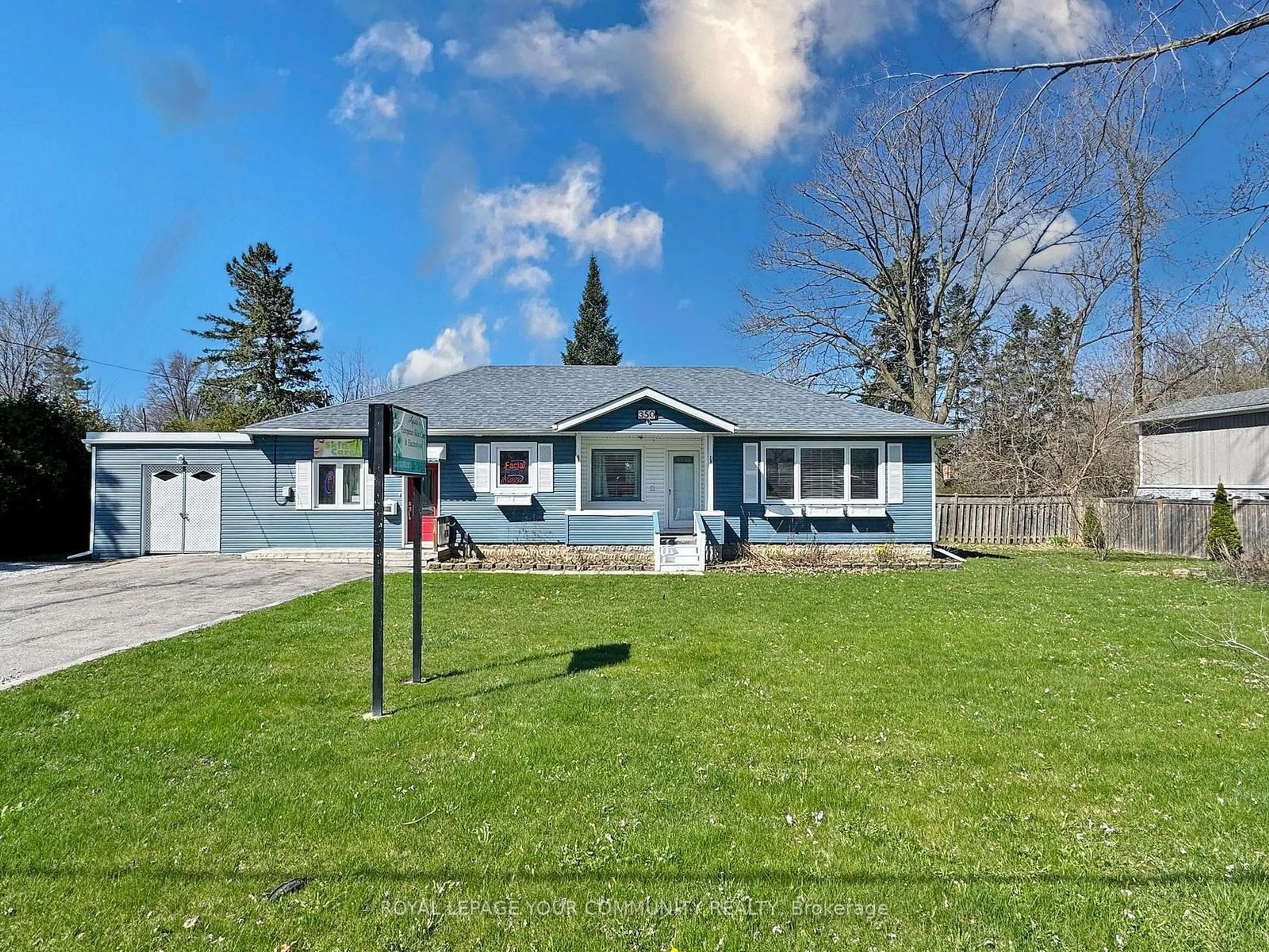 Frontside or backside of a home for 350 The Queensway South, Georgina Ontario L4P 2B9