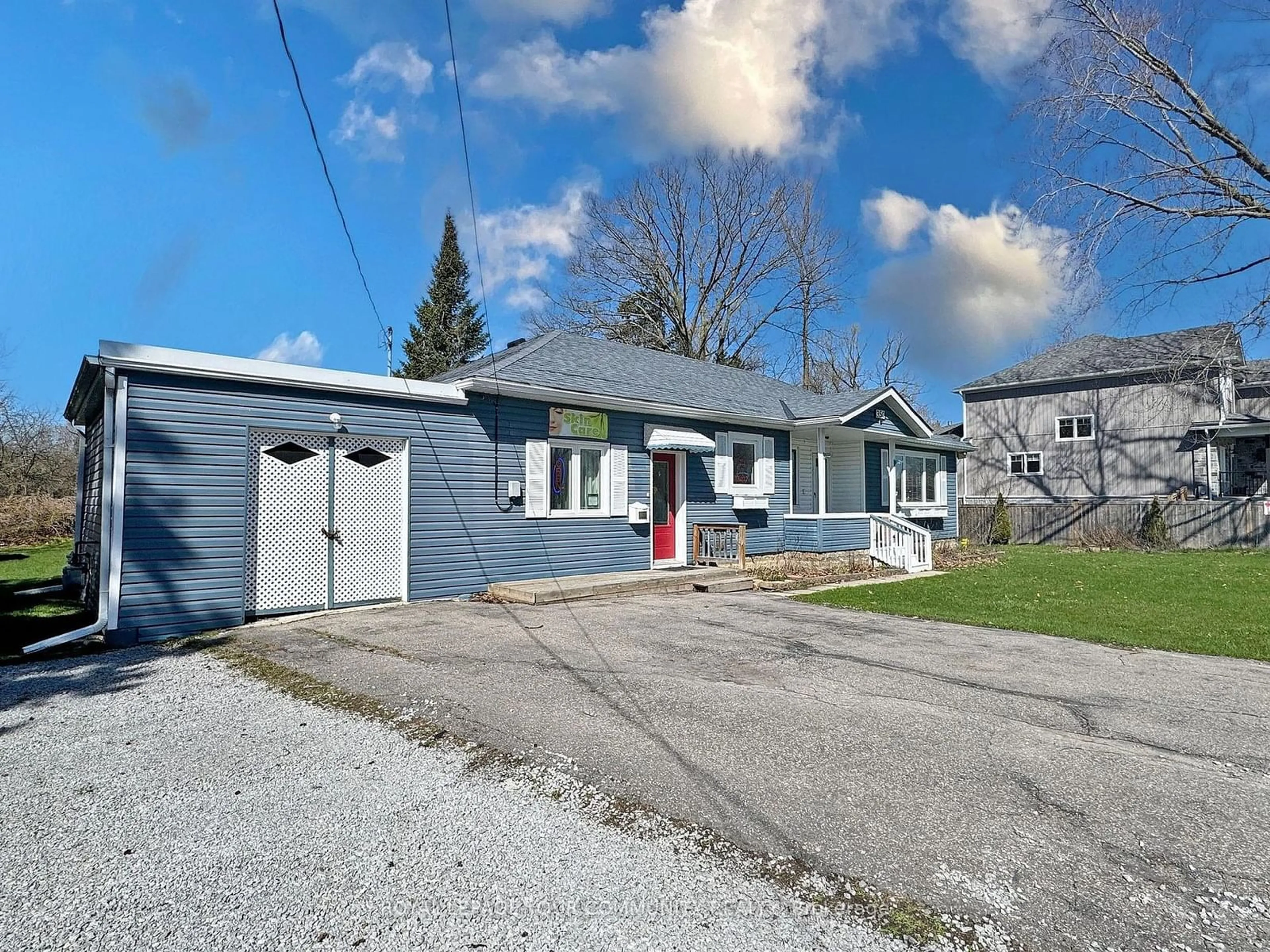 Frontside or backside of a home for 350 The Queensway South, Georgina Ontario L4P 2B9