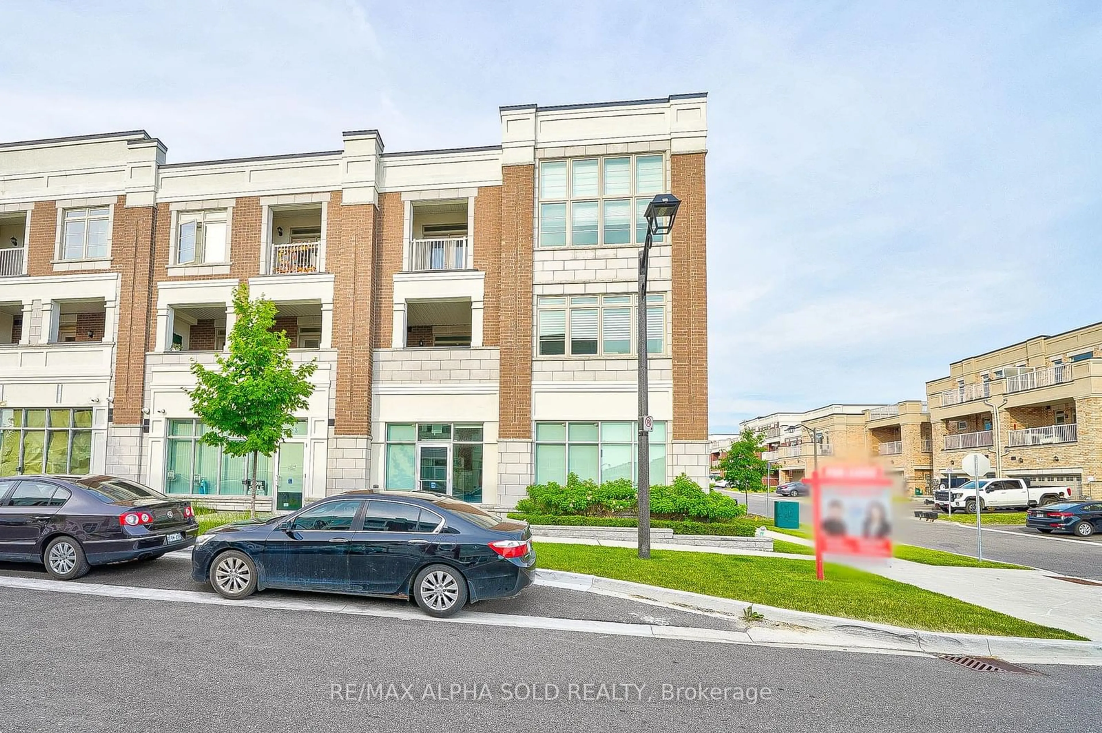 A pic from exterior of the house or condo for 1 Villa Ada Dr, Markham Ontario L6B 1N7