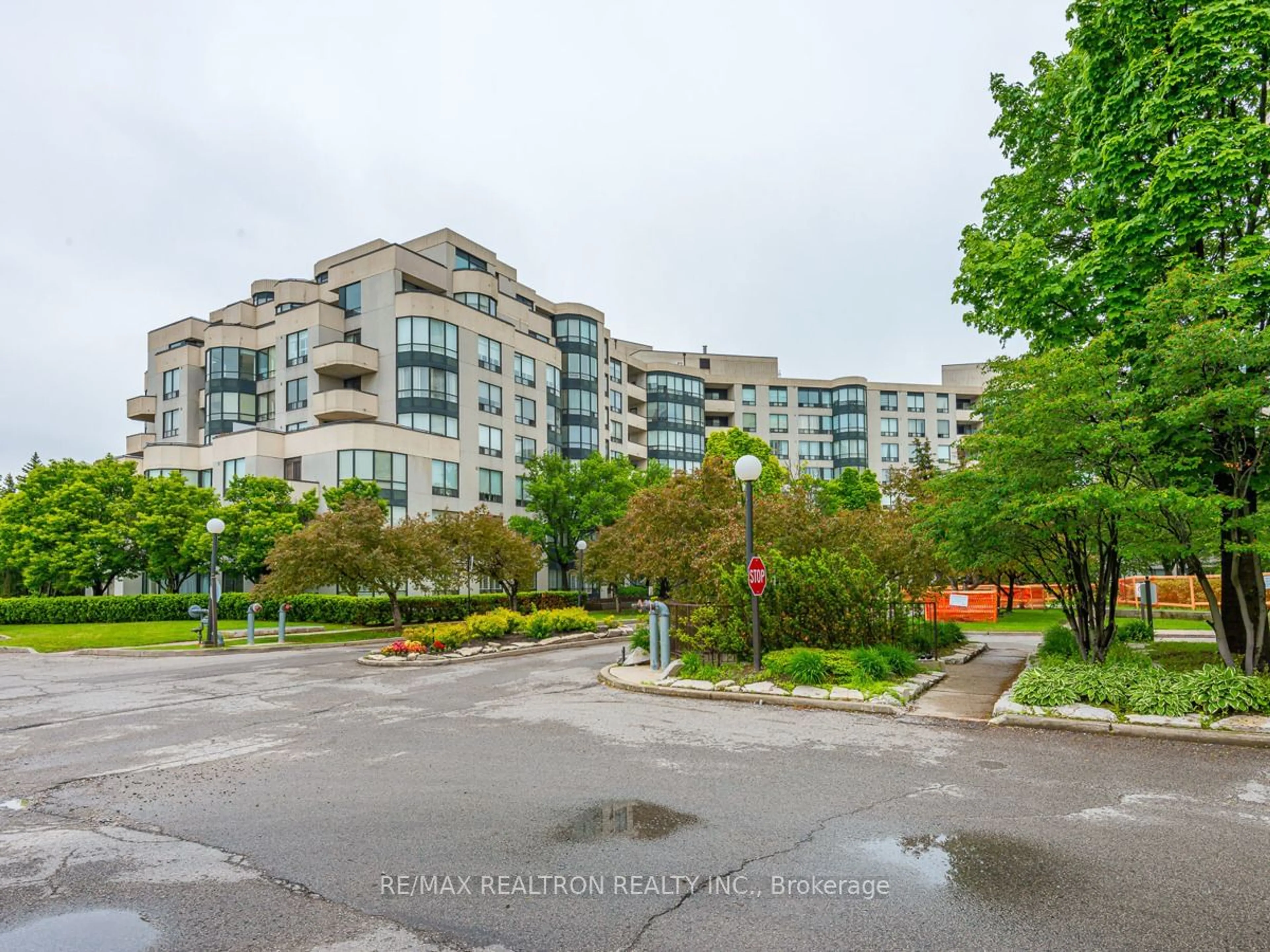 A pic from exterior of the house or condo for 333 Clark Ave #203, Vaughan Ontario L4J 7K4