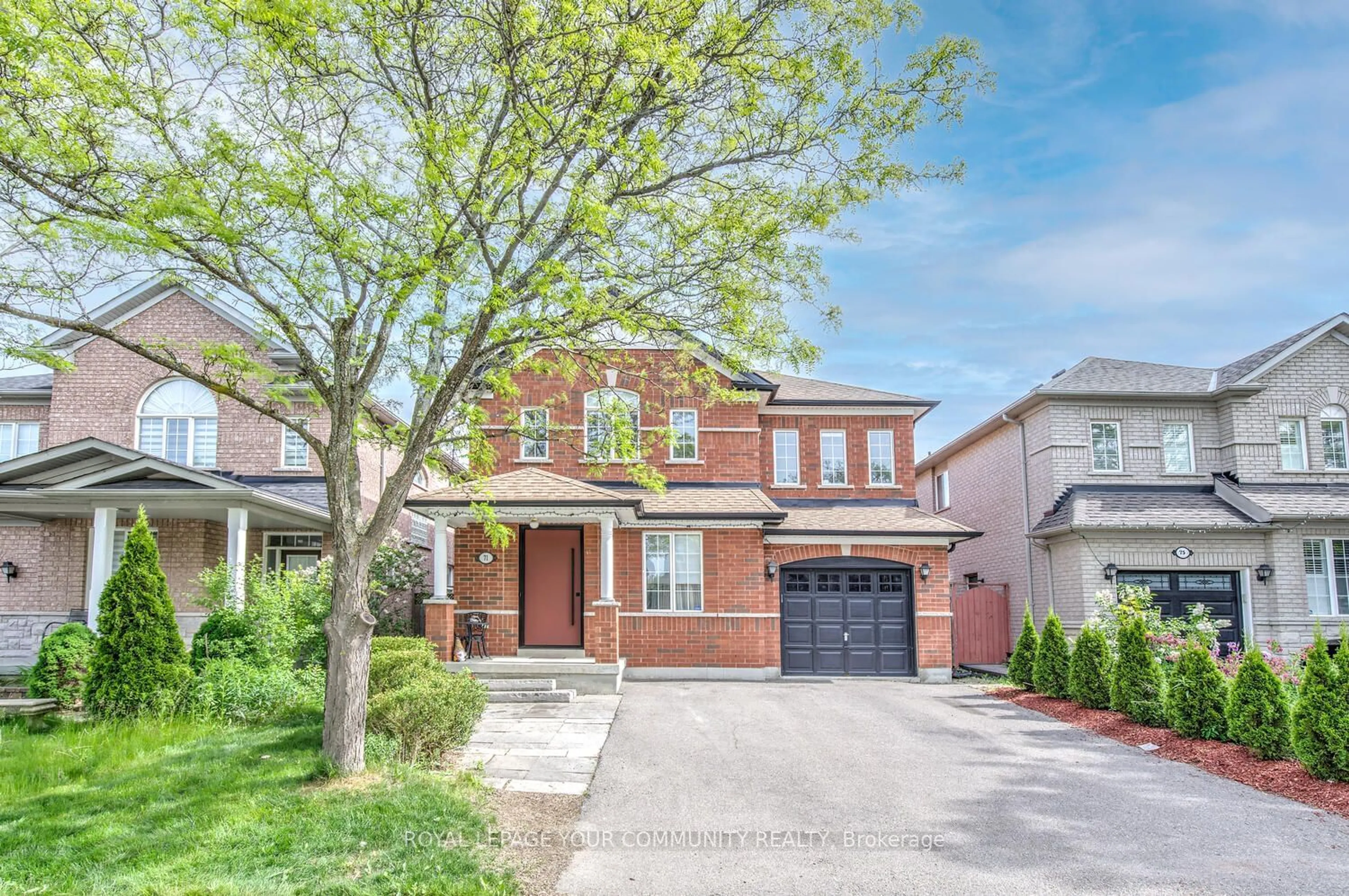 Home with brick exterior material for 71 Queensbridge Dr, Vaughan Ontario L4K 5T1