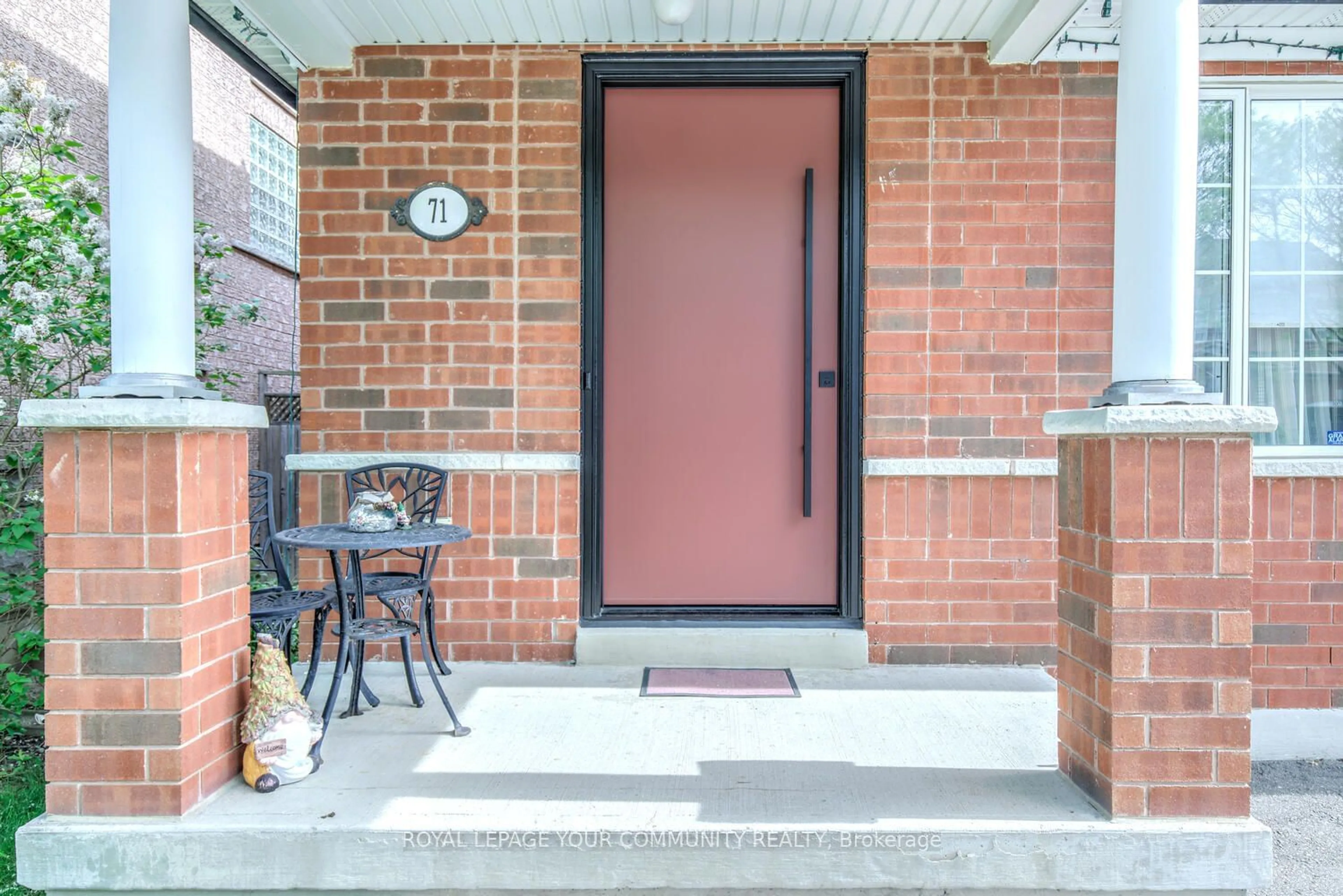Home with brick exterior material for 71 Queensbridge Dr, Vaughan Ontario L4K 5T1