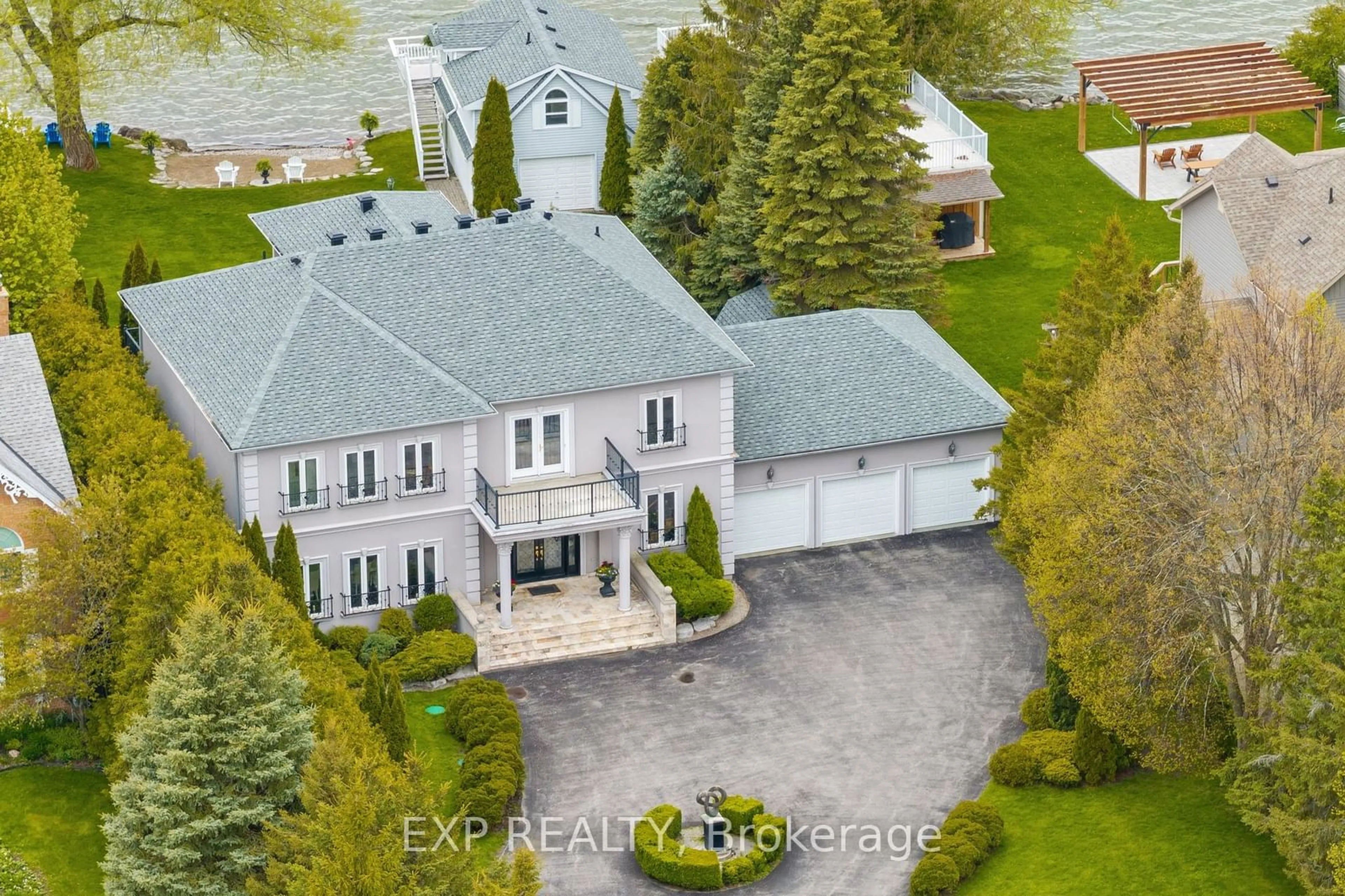 Frontside or backside of a home for 284 Duclos Point Rd, Georgina Ontario L0E 1N0