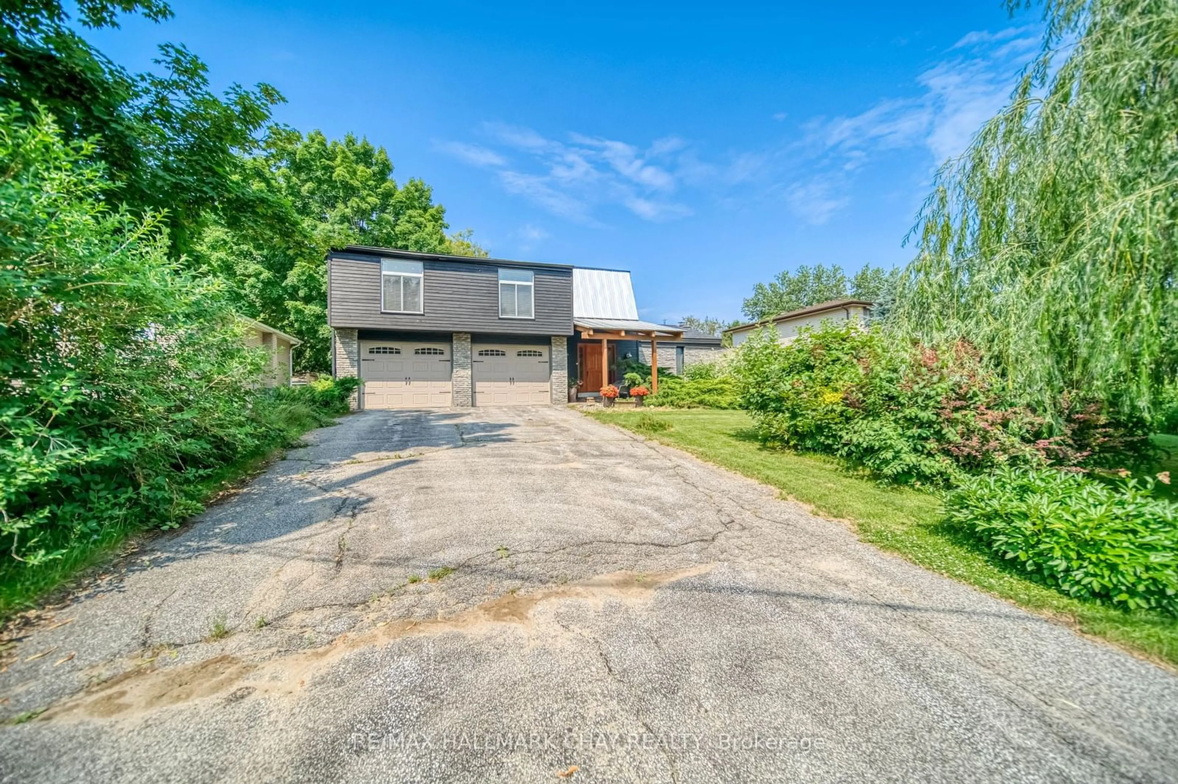 Outside view for 38 Birchlea Dr, Innisfil Ontario L0L 1R0