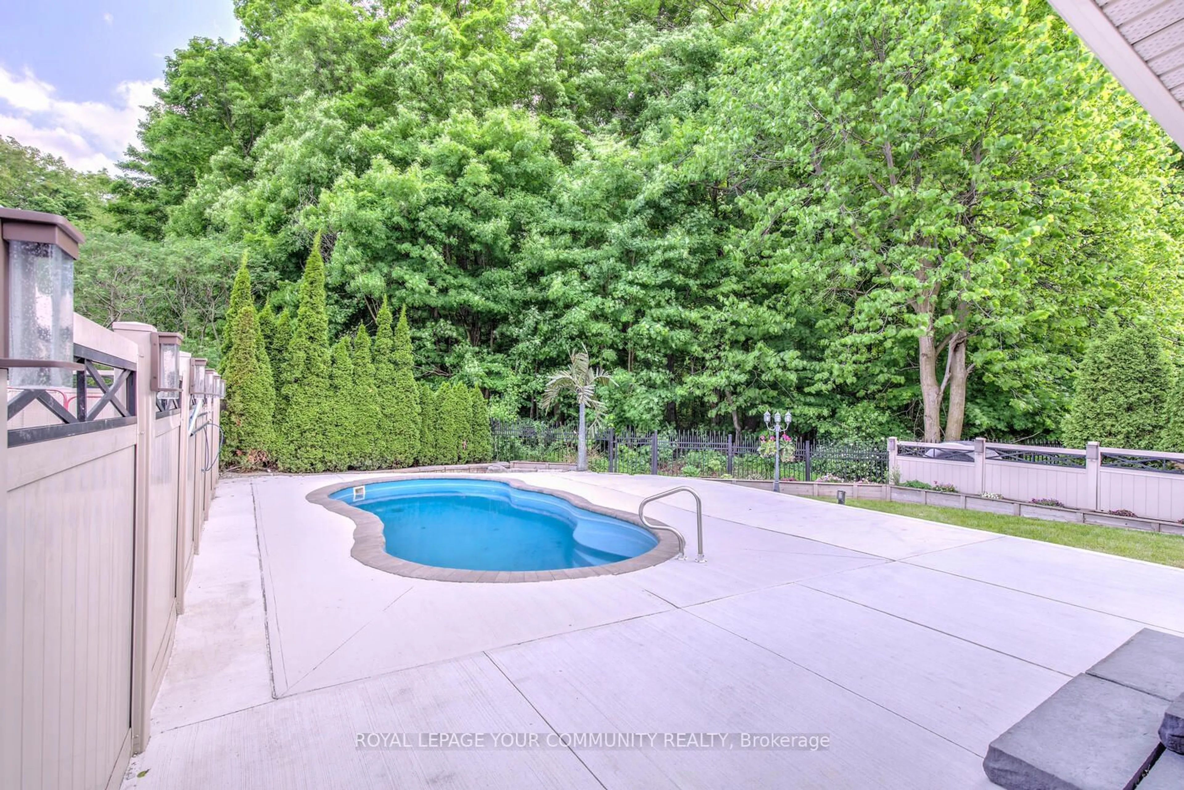 Indoor or outdoor pool for 226 Golden Forest Rd, Vaughan Ontario L6A 0S7