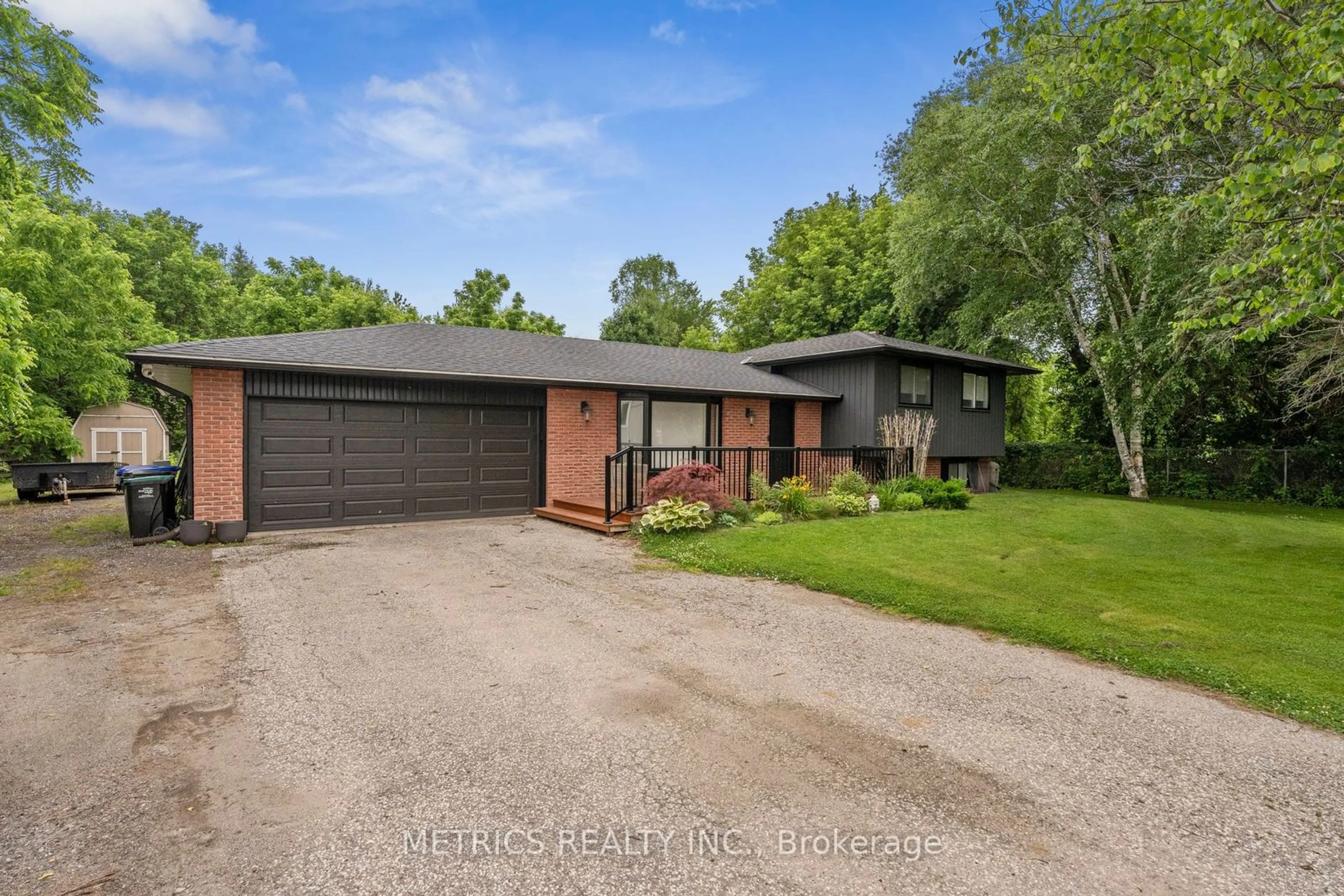 Frontside or backside of a home for 1386 Gilford Rd, Innisfil Ontario L0L 1R0