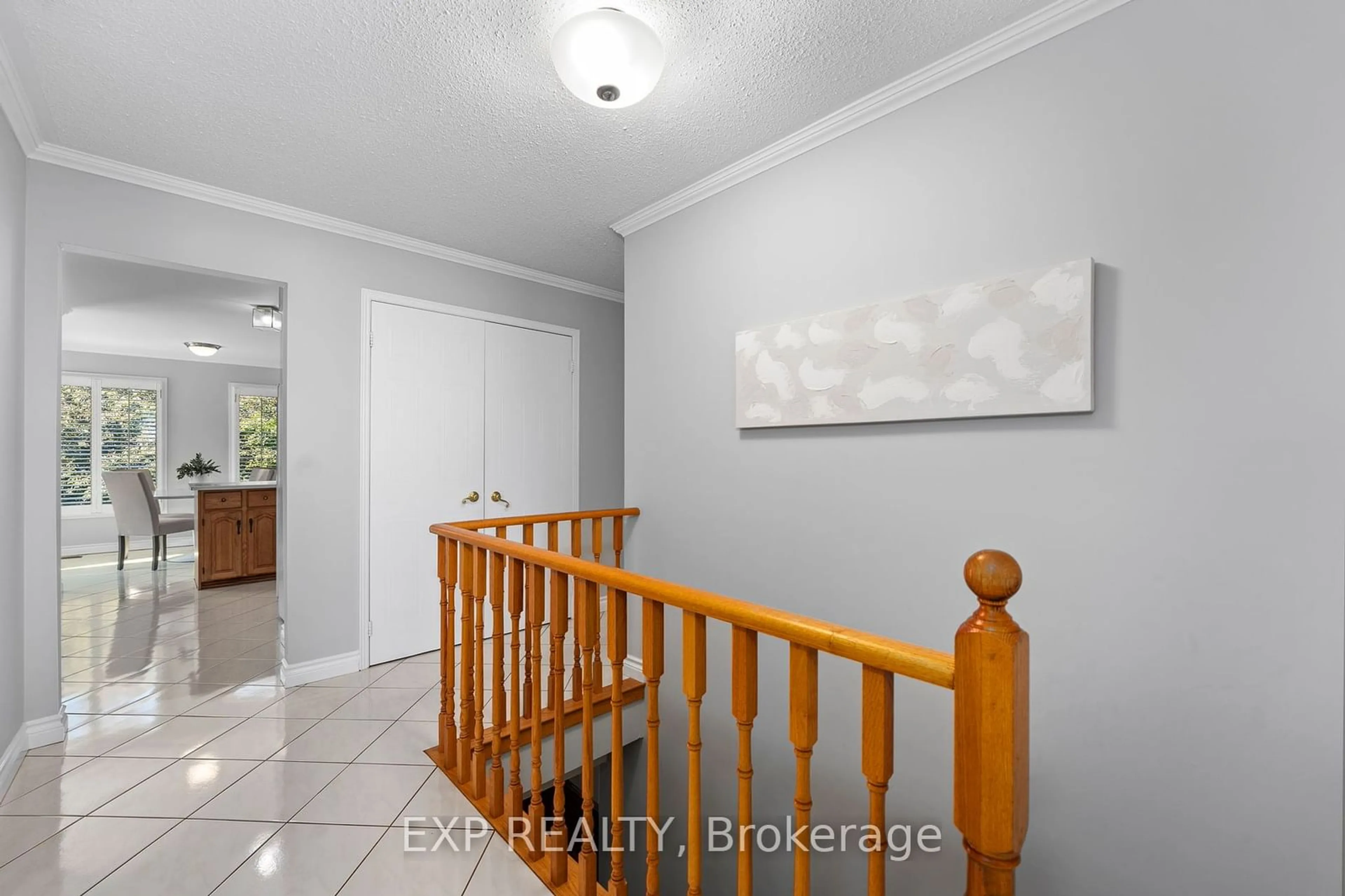 Indoor entryway for 49 Colony Trail Blvd, East Gwillimbury Ontario L9N 1C7
