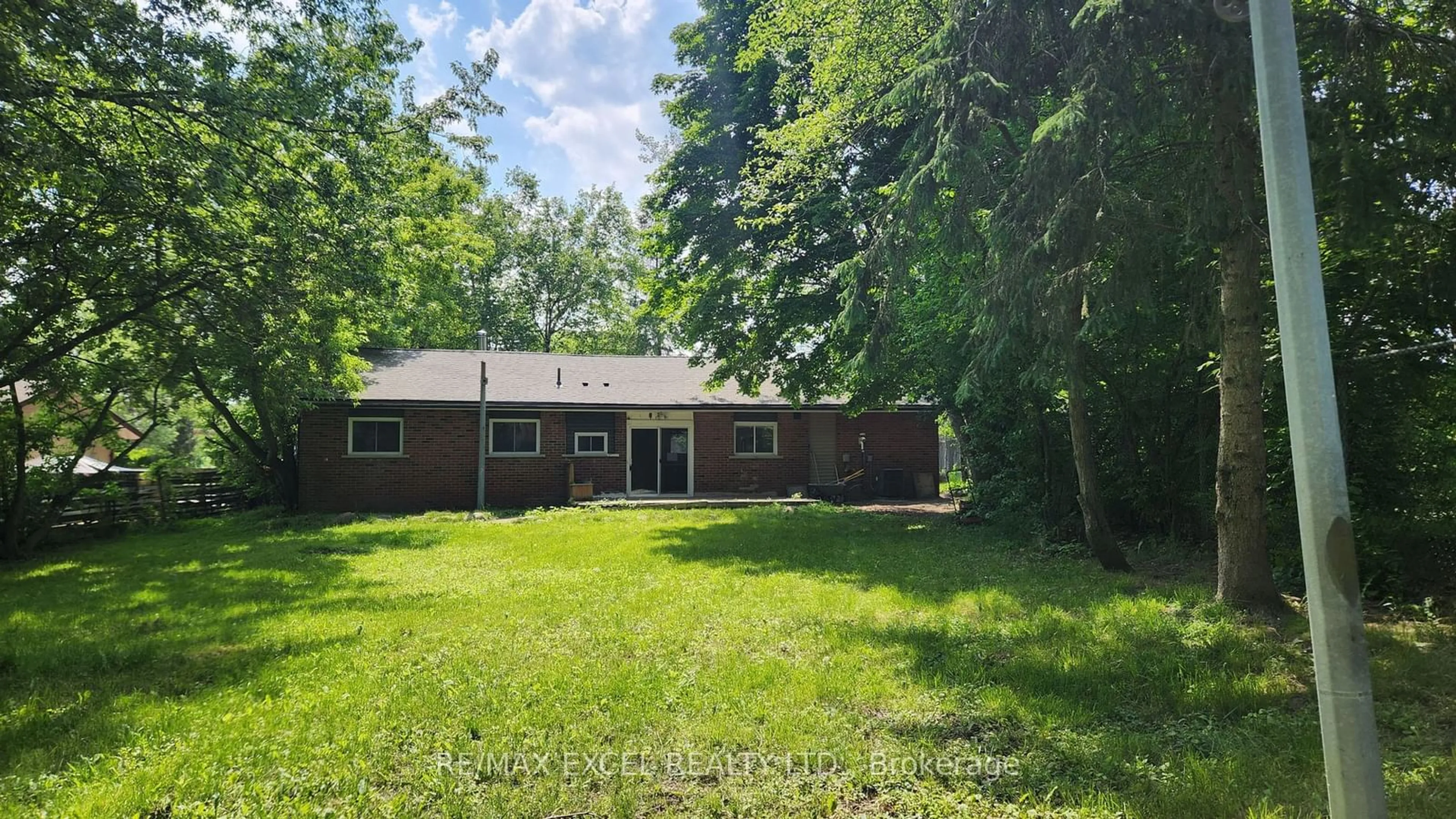 Frontside or backside of a home for 71 Metro Rd, Georgina Ontario L4P 1C2