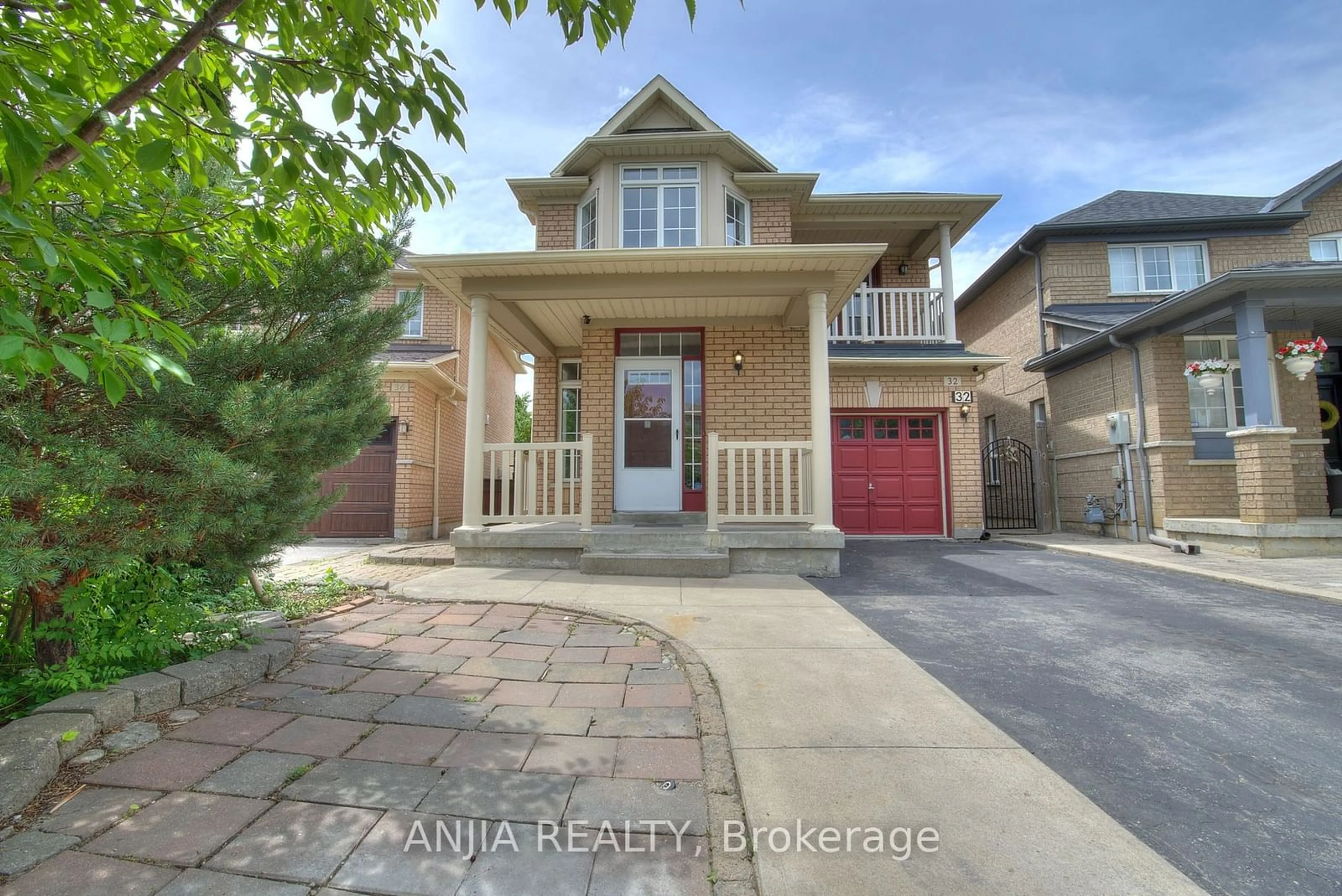 Frontside or backside of a home for 32 Signet Way, Vaughan Ontario L4H 2E3