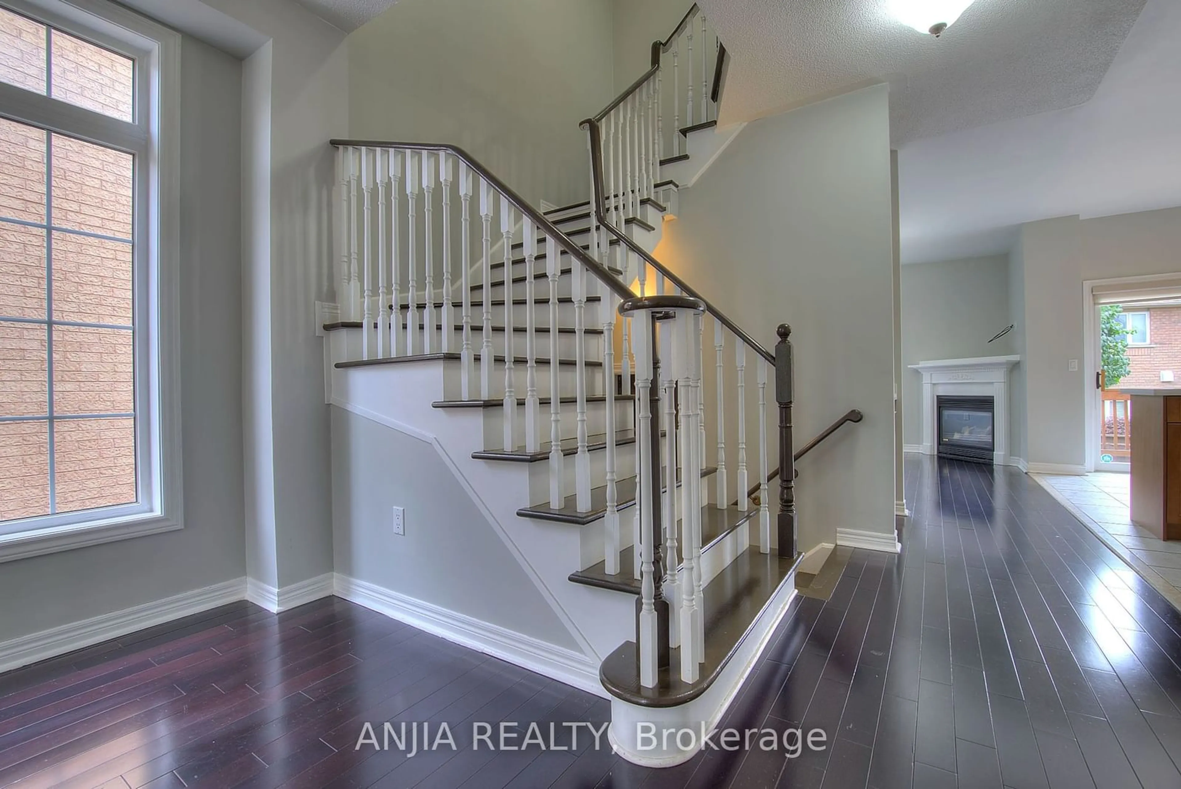 Stairs for 32 Signet Way, Vaughan Ontario L4H 2E3