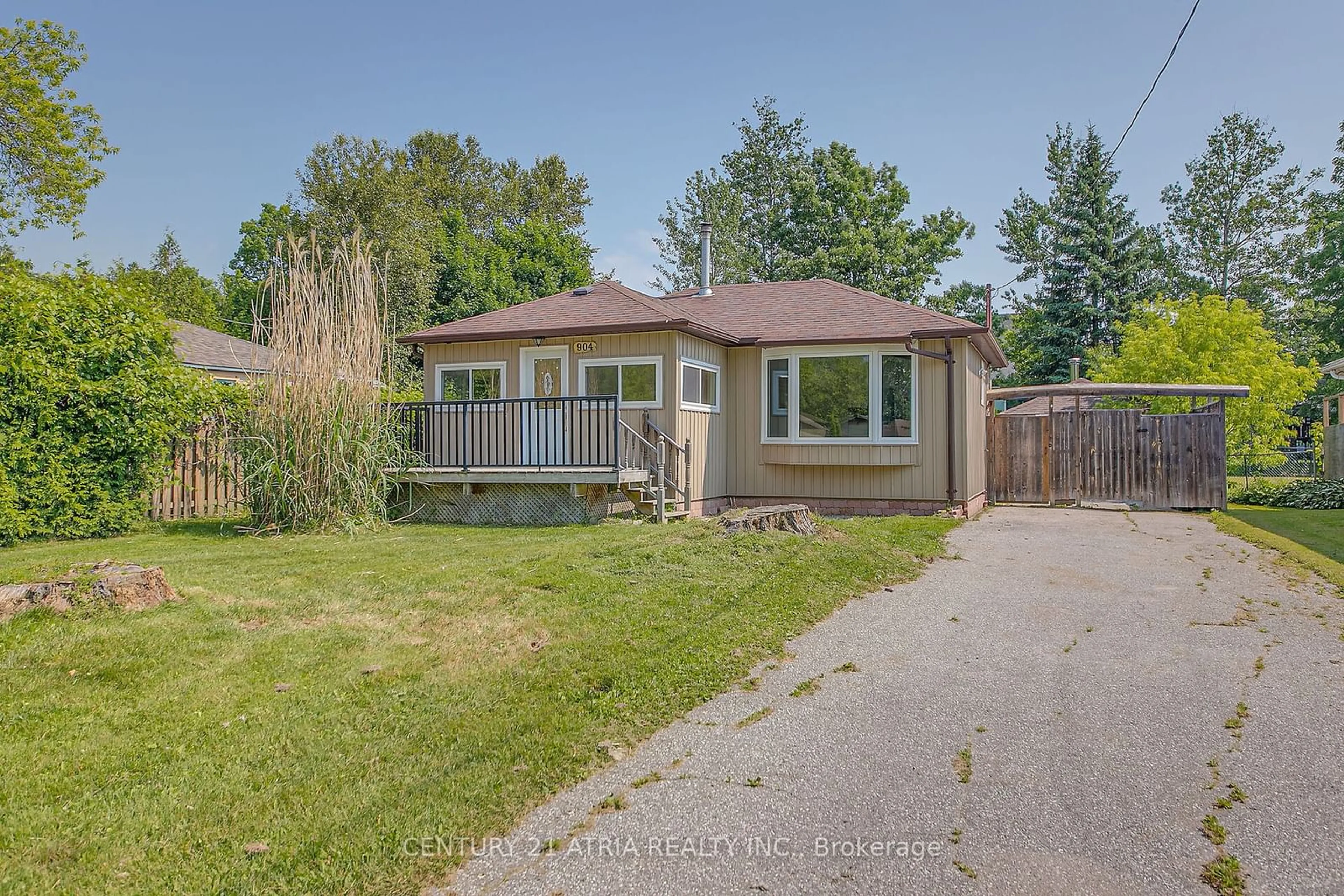 Frontside or backside of a home for 904 Maplewood Dr, Innisfil Ontario L9S 1Y7