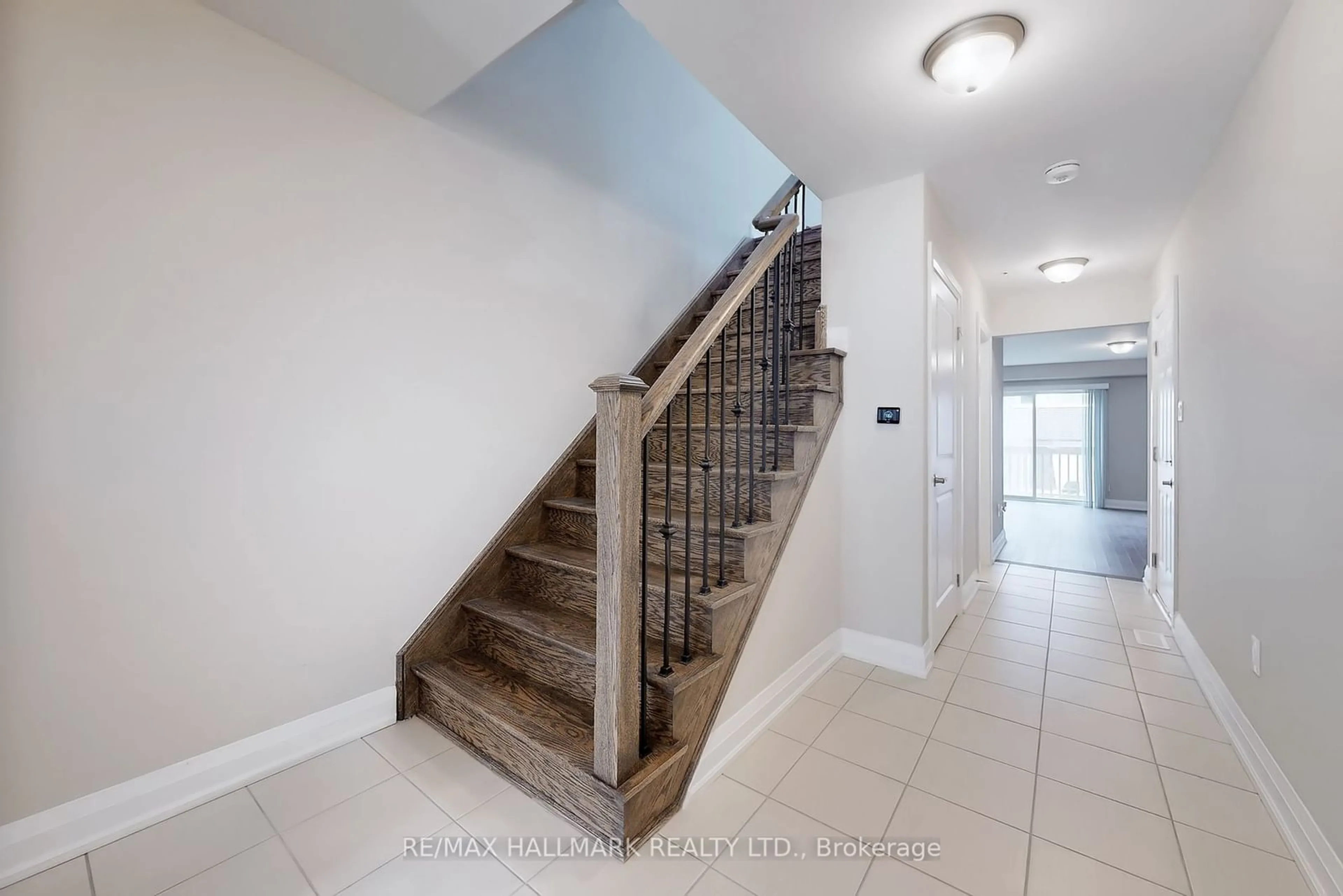 Stairs for 923 Isaac Phillips Way, Newmarket Ontario L3X 2Y8