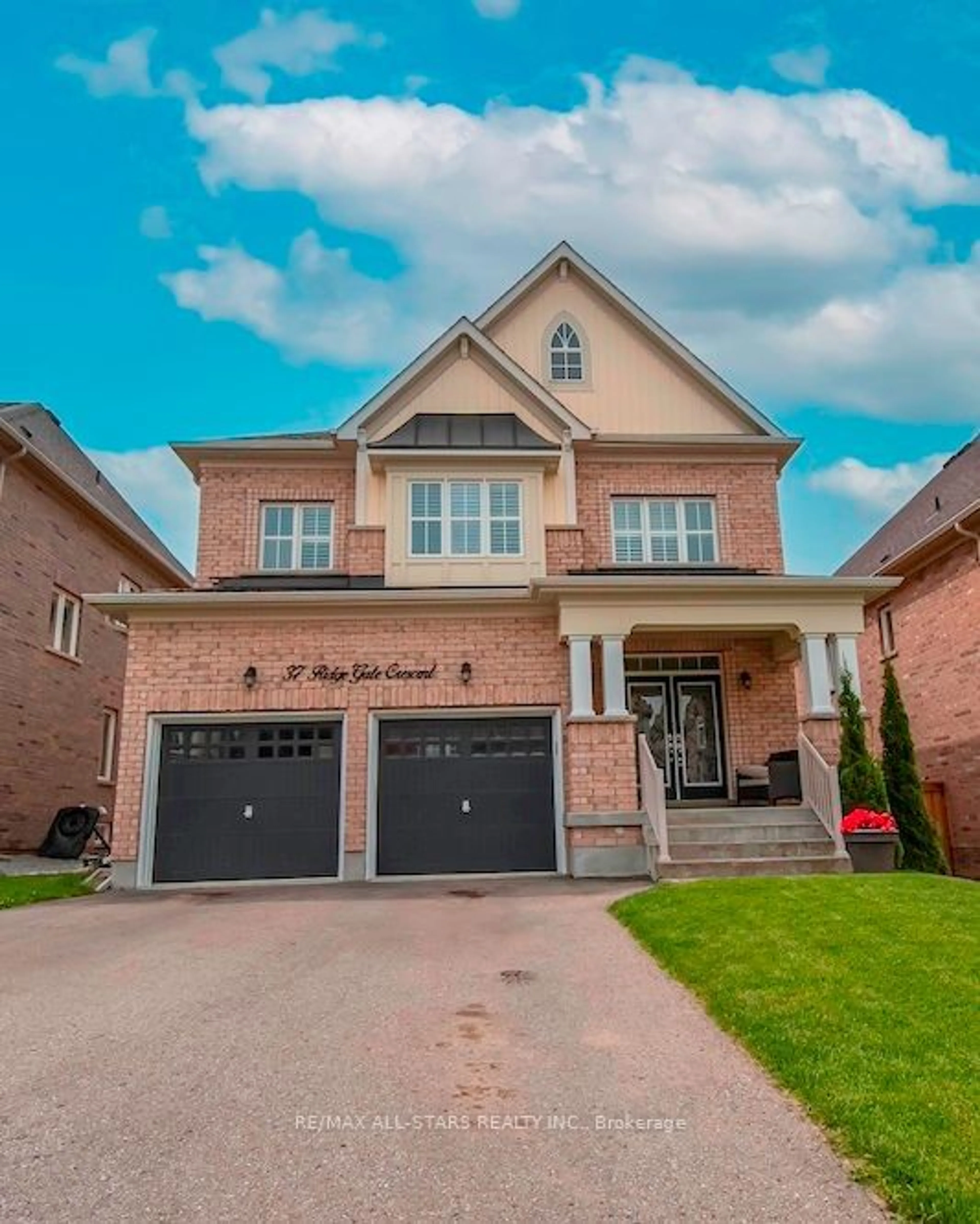 Home with brick exterior material for 37 Ridge Gate Cres, East Gwillimbury Ontario L0G 1M0