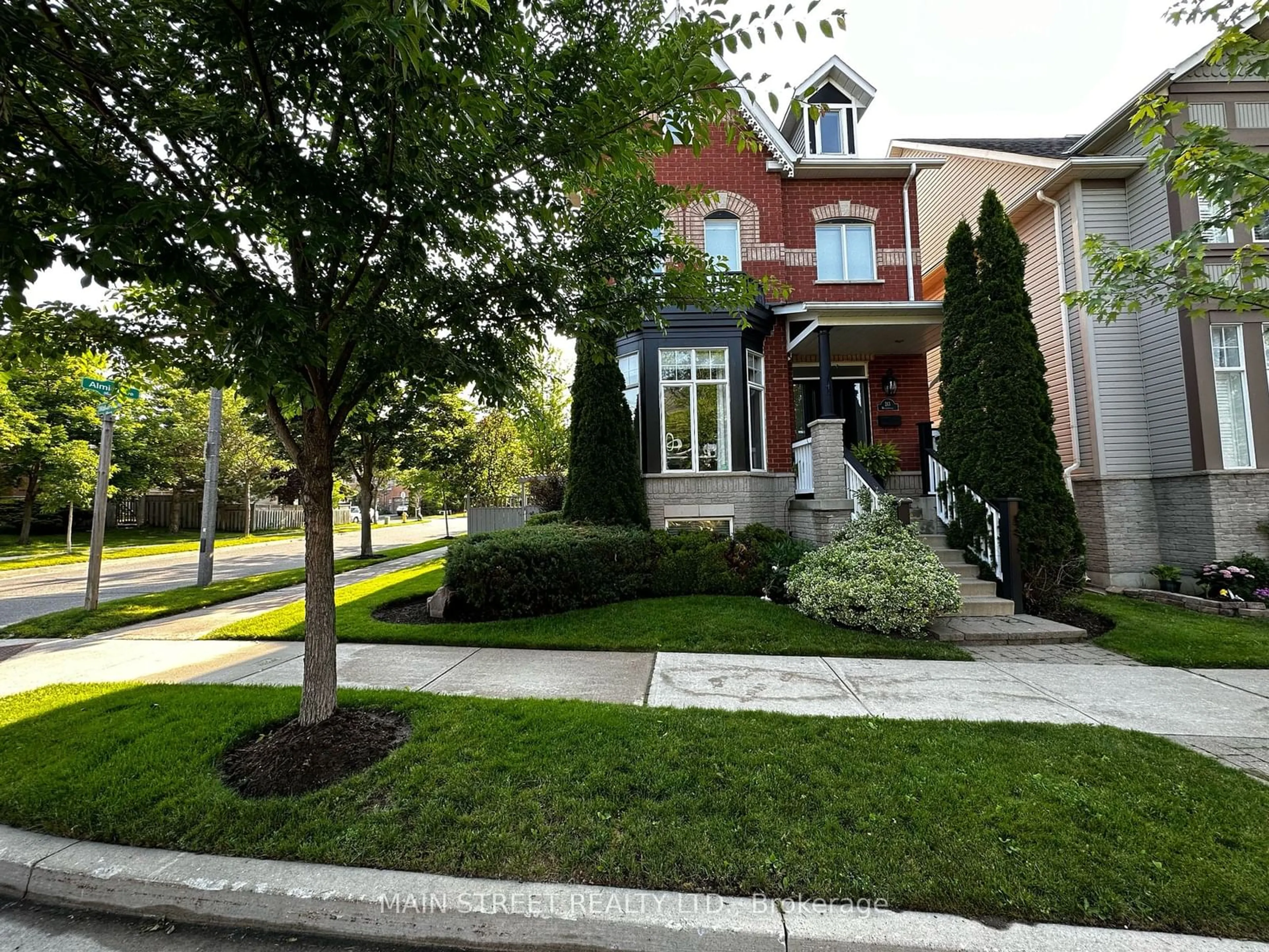 Outside view for 213 Walkerville Rd, Markham Ontario L6B 1B9