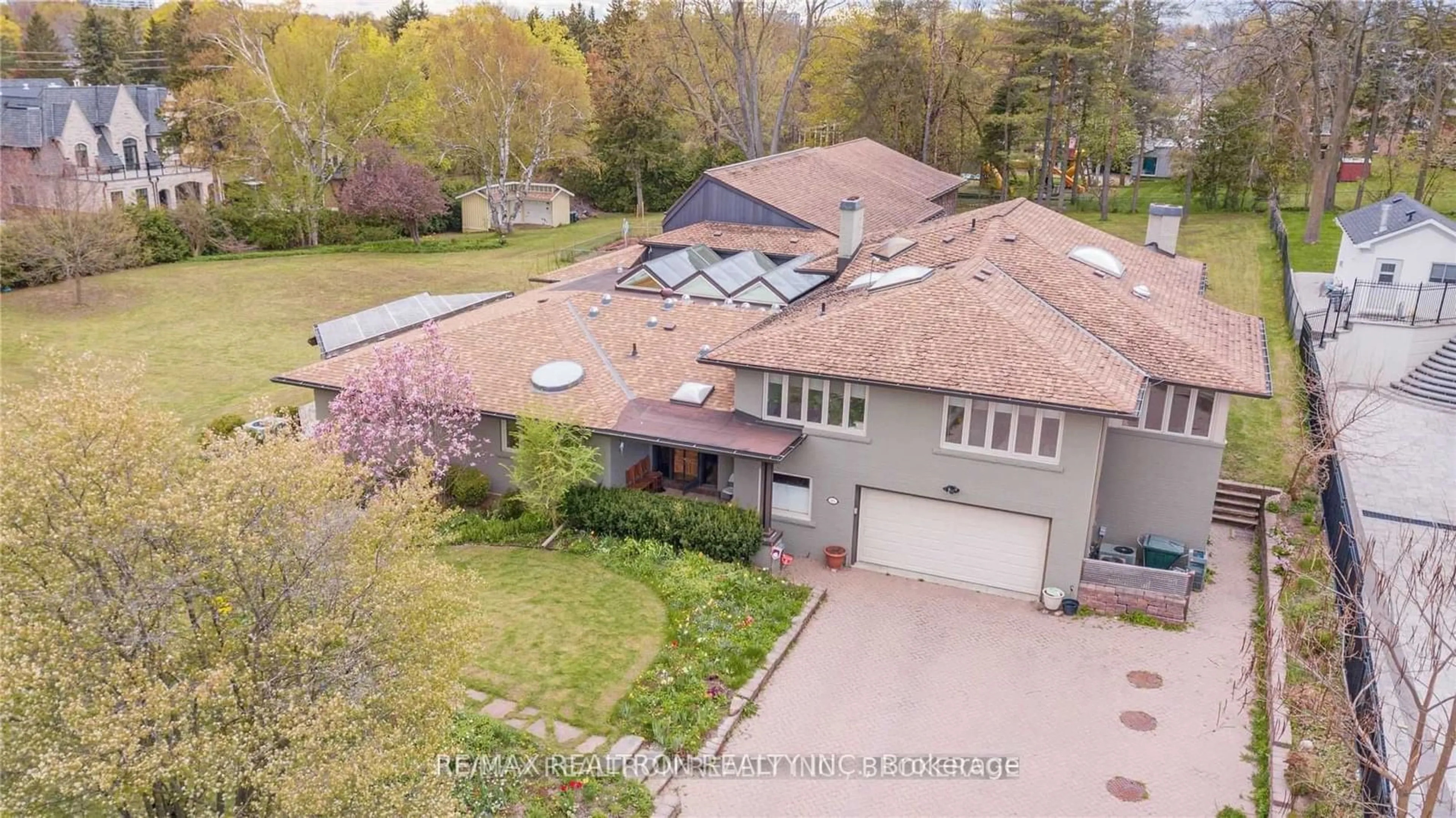 Frontside or backside of a home for 10 Thornbank Rd, Vaughan Ontario L4J 2A2