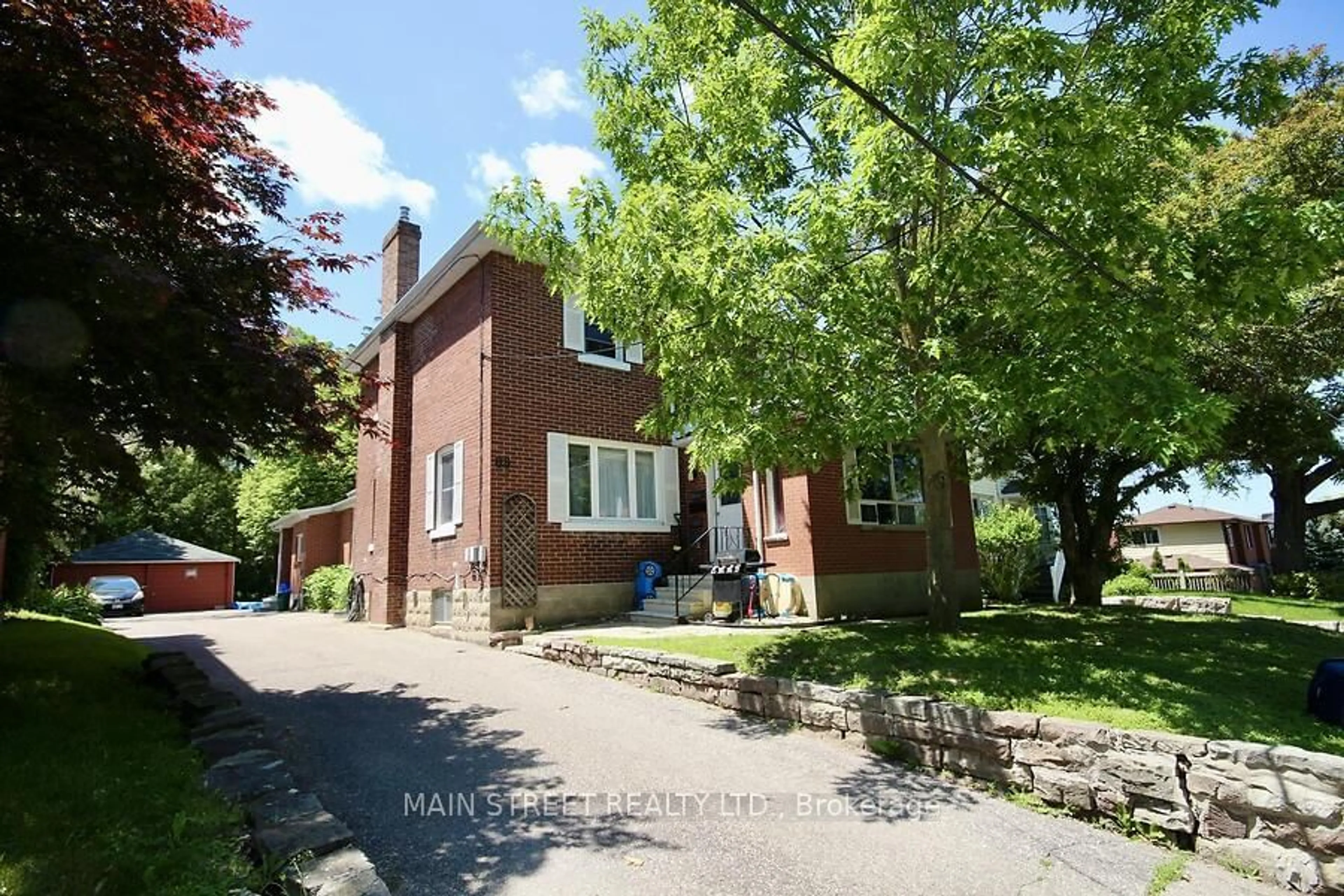 Home with brick exterior material for 88 Spruce St, Aurora Ontario L4G 1S1