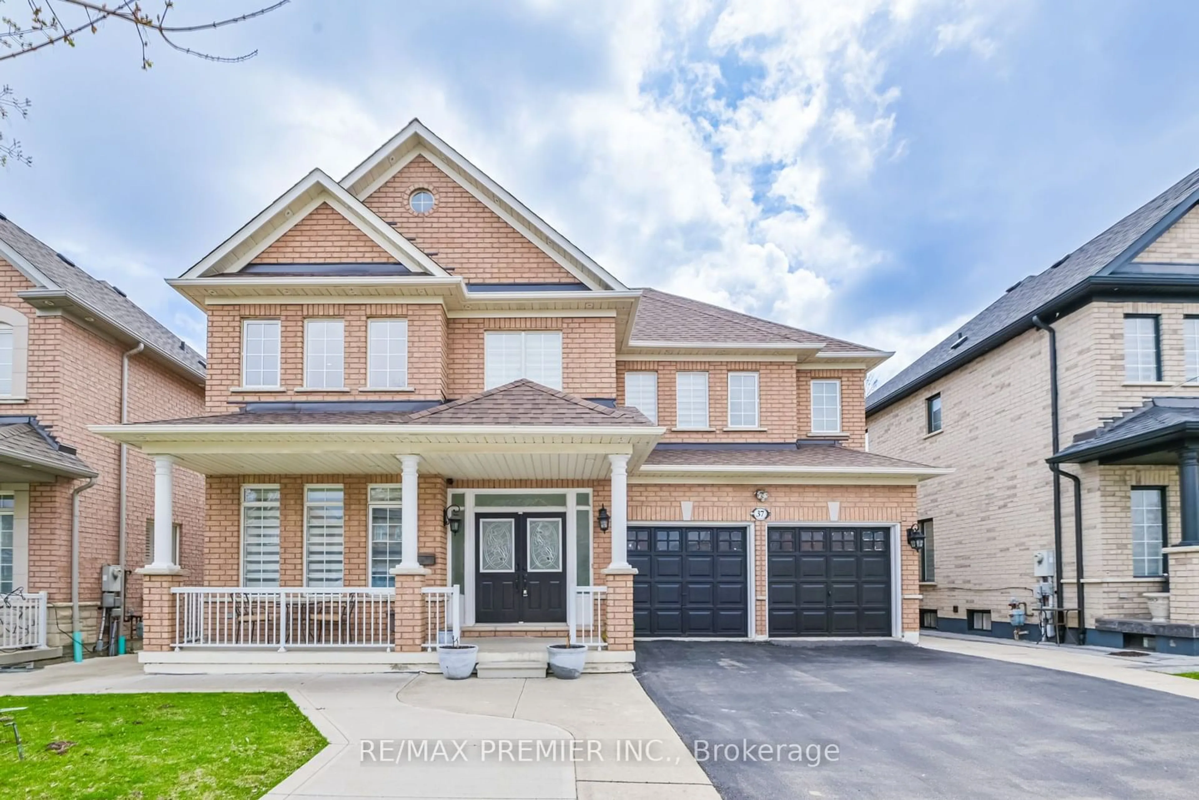 Home with brick exterior material for 37 Colombo Cres, Vaughan Ontario L6A 0A3