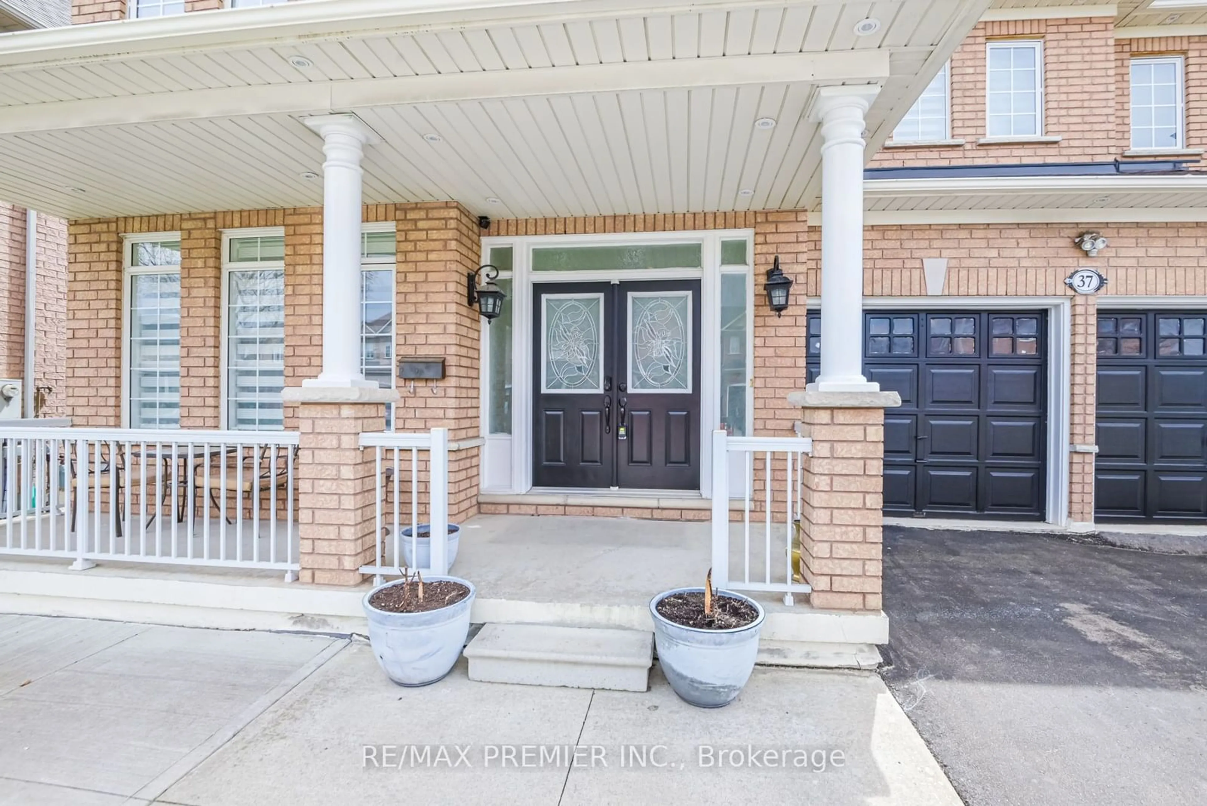 Indoor entryway for 37 Colombo Cres, Vaughan Ontario L6A 0A3